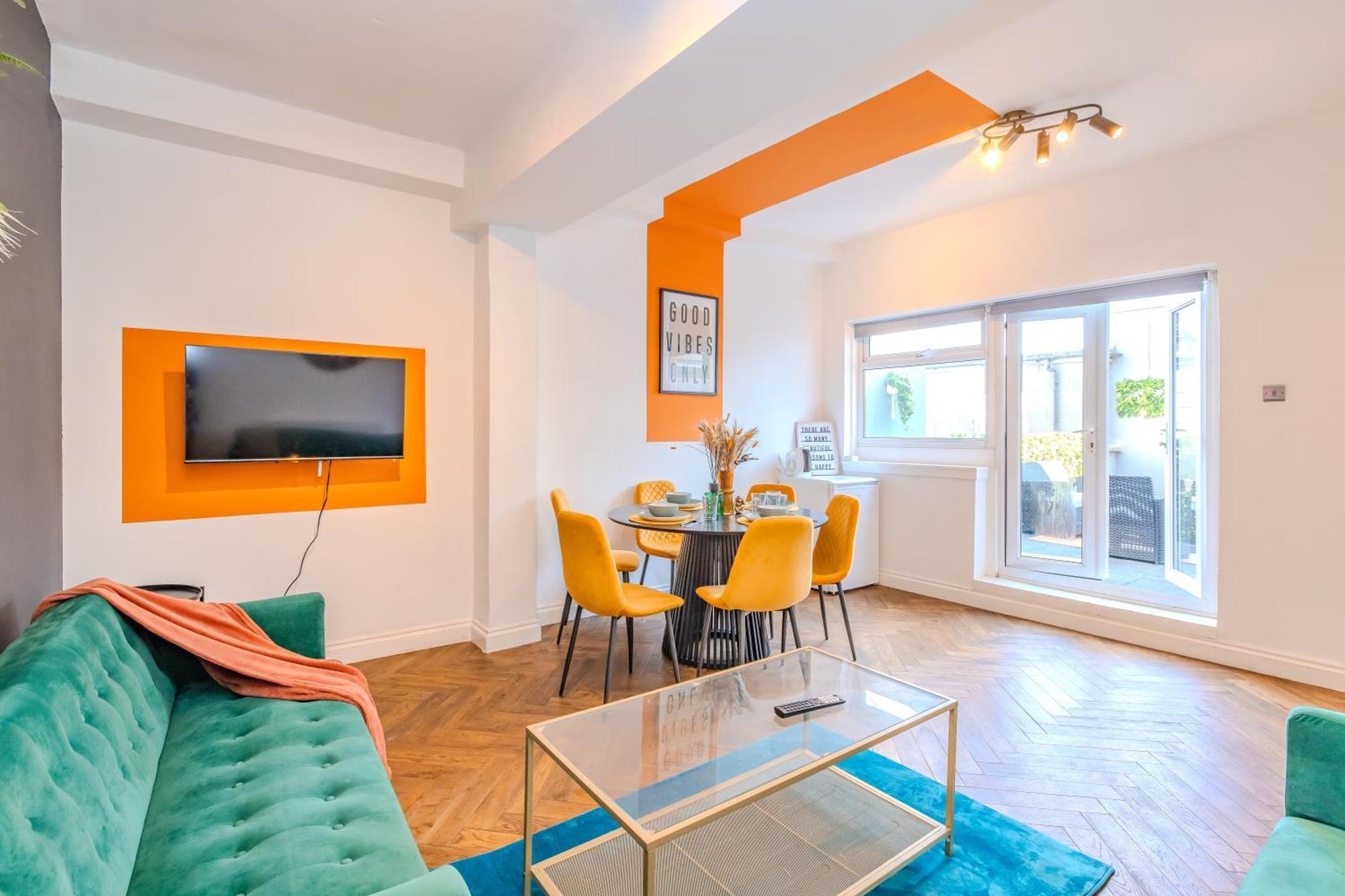 Apartment 2 Bedroom Flat With Roof Terrace I Next To I Sleep 8 Guests Brighton