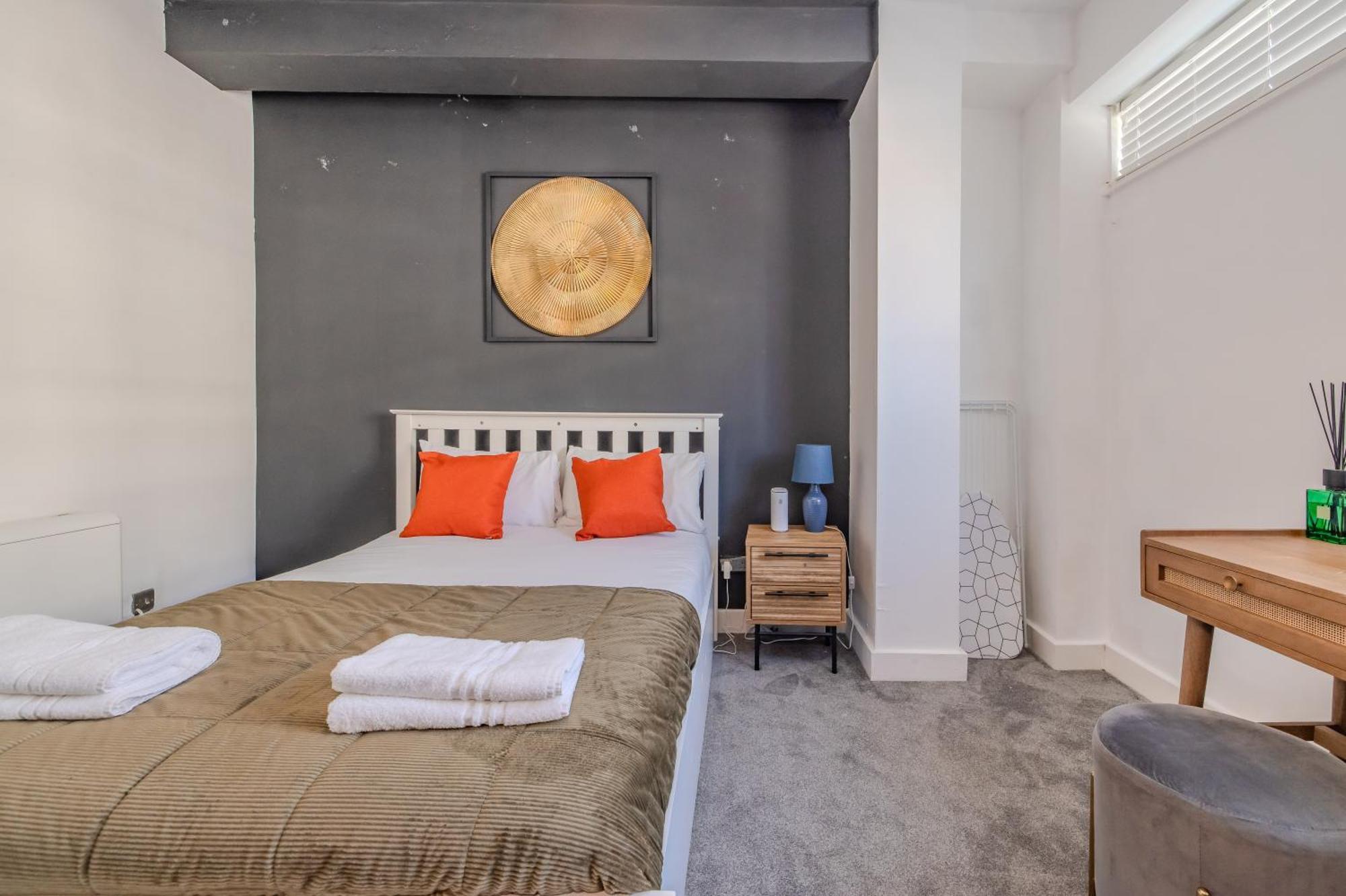 2 Bedroom Flat With Roof Terrace I Next To I Sleep 8 Guests * Brighton