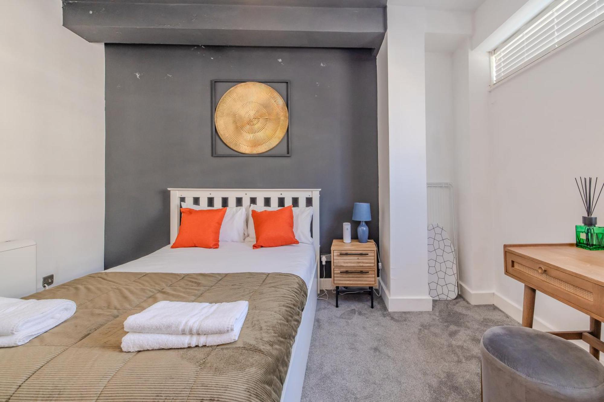Apartment 2 Bedroom Flat With Roof Terrace I Next To I Sleep 8 Guests Brighton