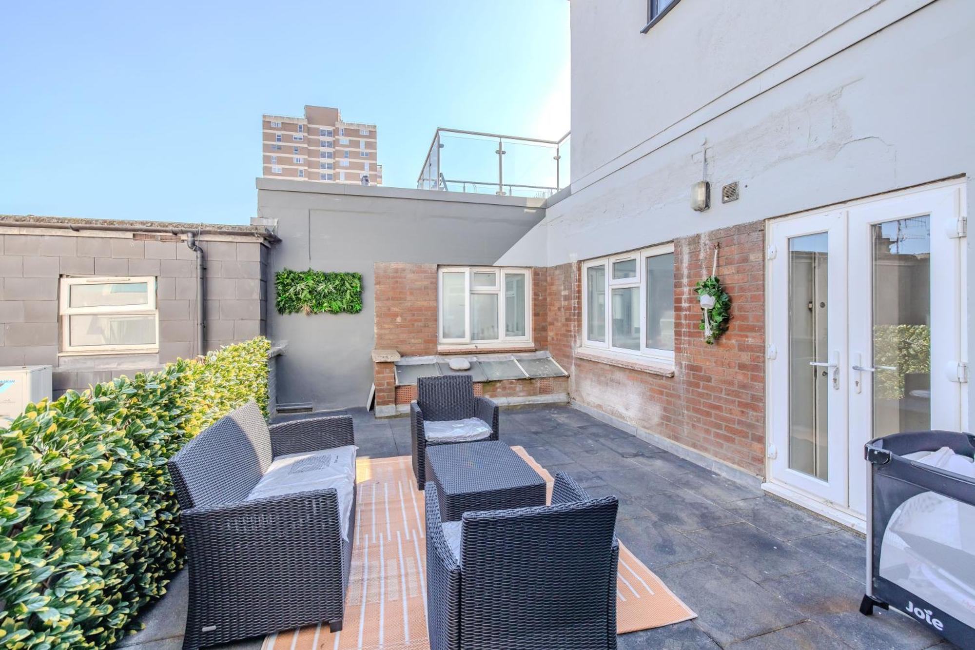 2 Bedroom Flat With Roof Terrace I Next To I Sleep 8 Guests Apartment Brighton