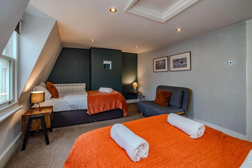 Apartment Super Three Bedroom Flat I Next To I Sleep 9 Guests *