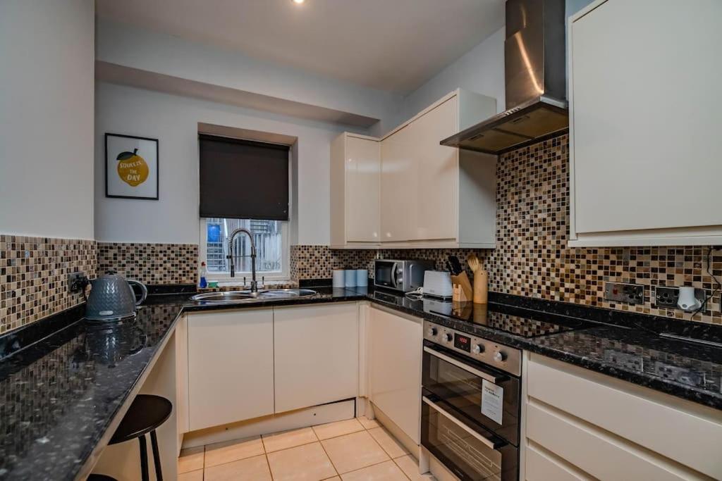 Apartment Super Three Bedroom Flat I Next To I Sleep 9 Guests
