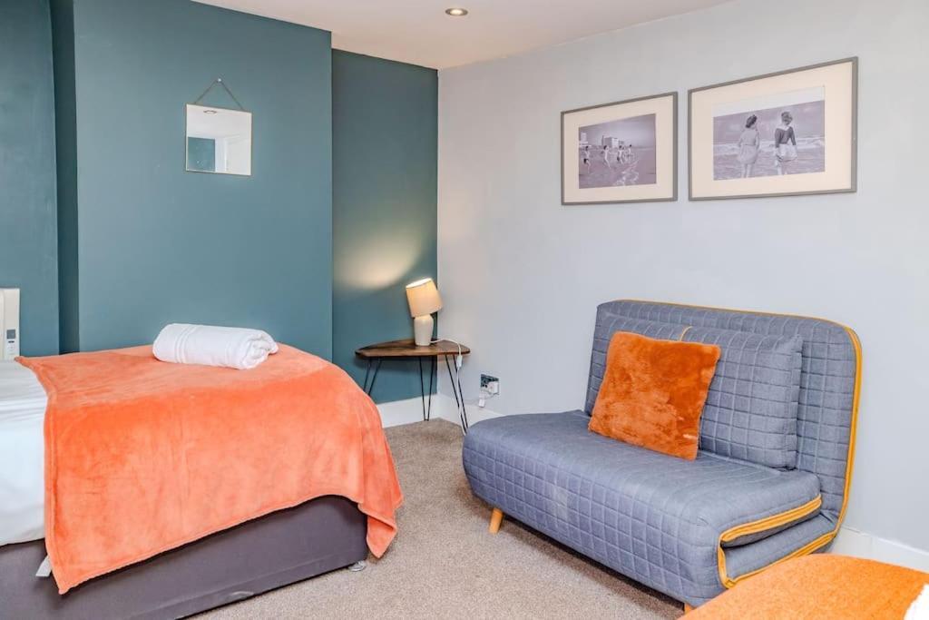 Super Three Bedroom Flat I Next To I Sleep 9 Guests Apartment *