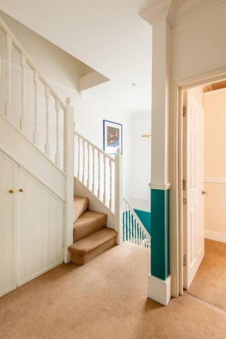 3br 5 Min To Brightonstation * Brighton