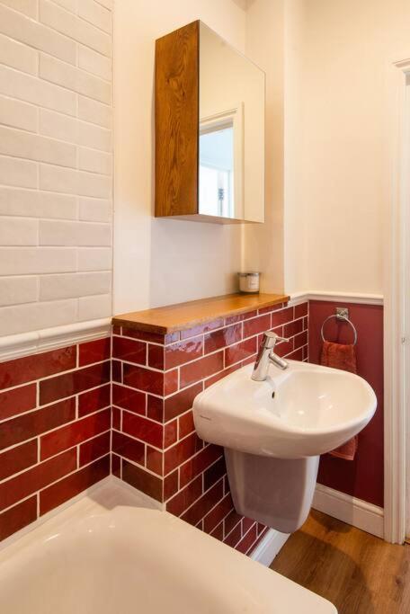 3br 5 Min To Brightonstation * Brighton