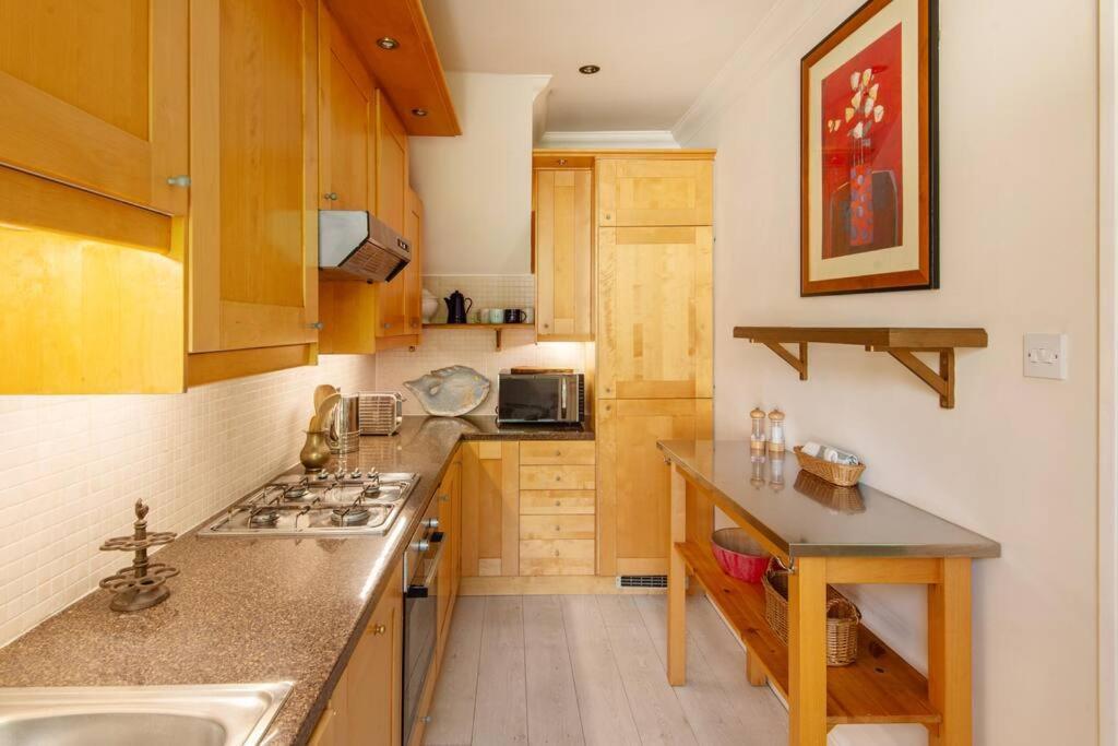 3br 5 Min To Brightonstation Apartment