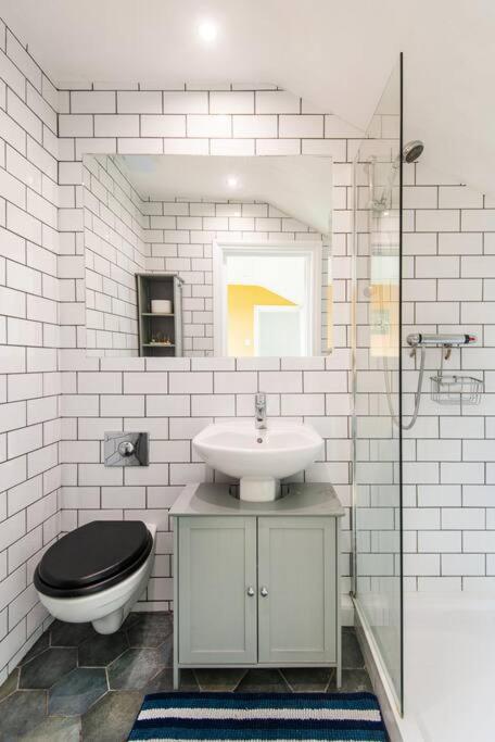 3br 5 Min To Brightonstation * Brighton