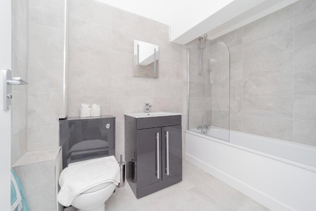 Seafront And Two Bedrooms Flat - Code Bn12sil05 * Brighton