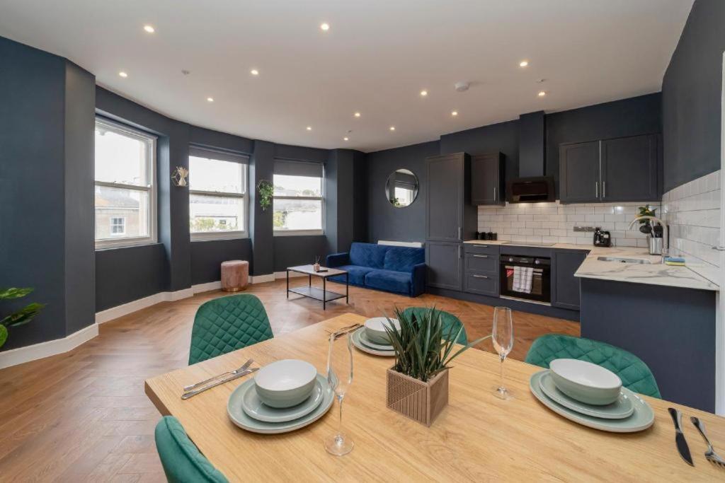 Seafront And Two Bedrooms Flat - Code Bn12sil05 * Brighton