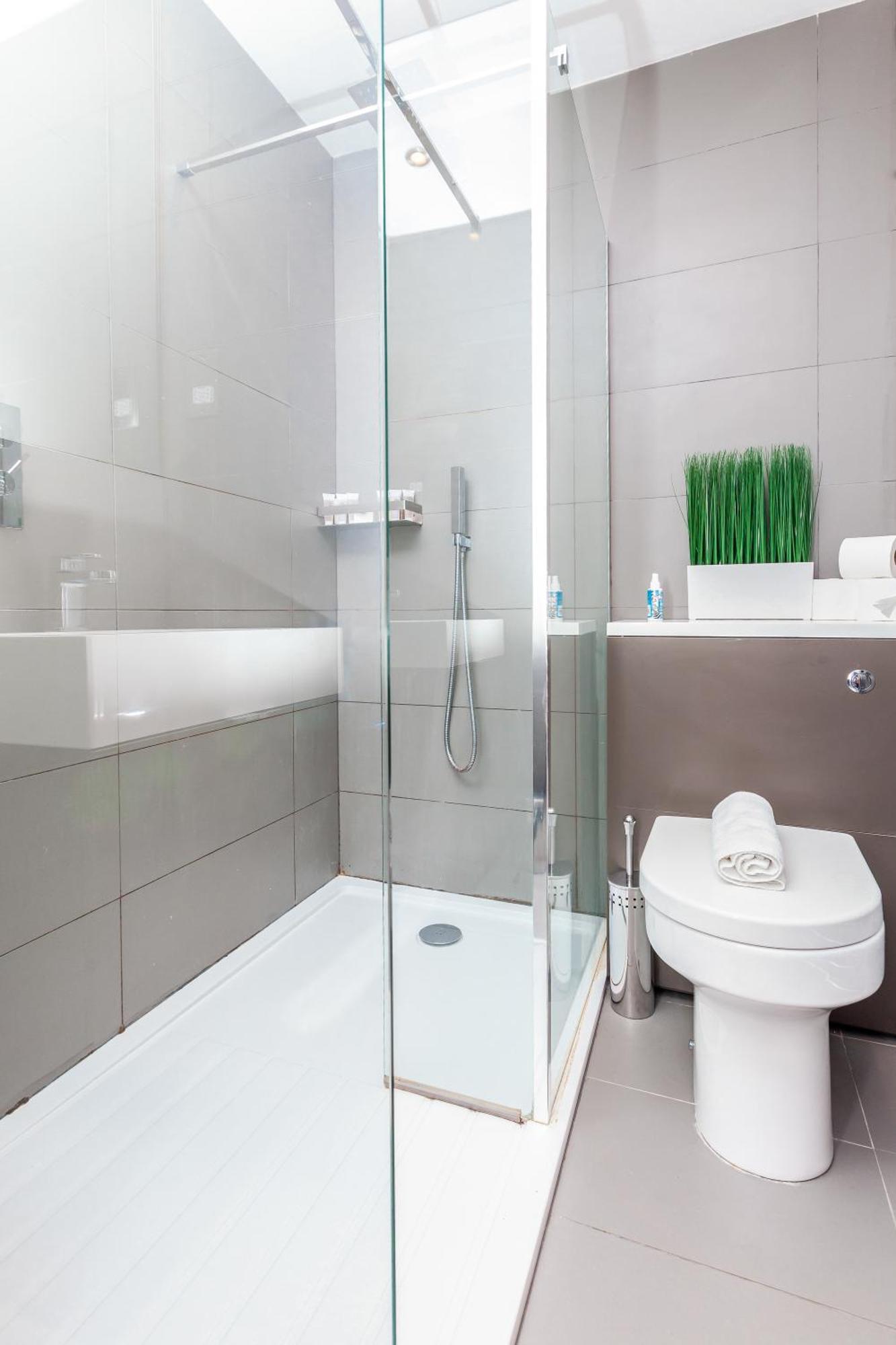 Apartment Modern And Stylish 2 Bedroom House In *