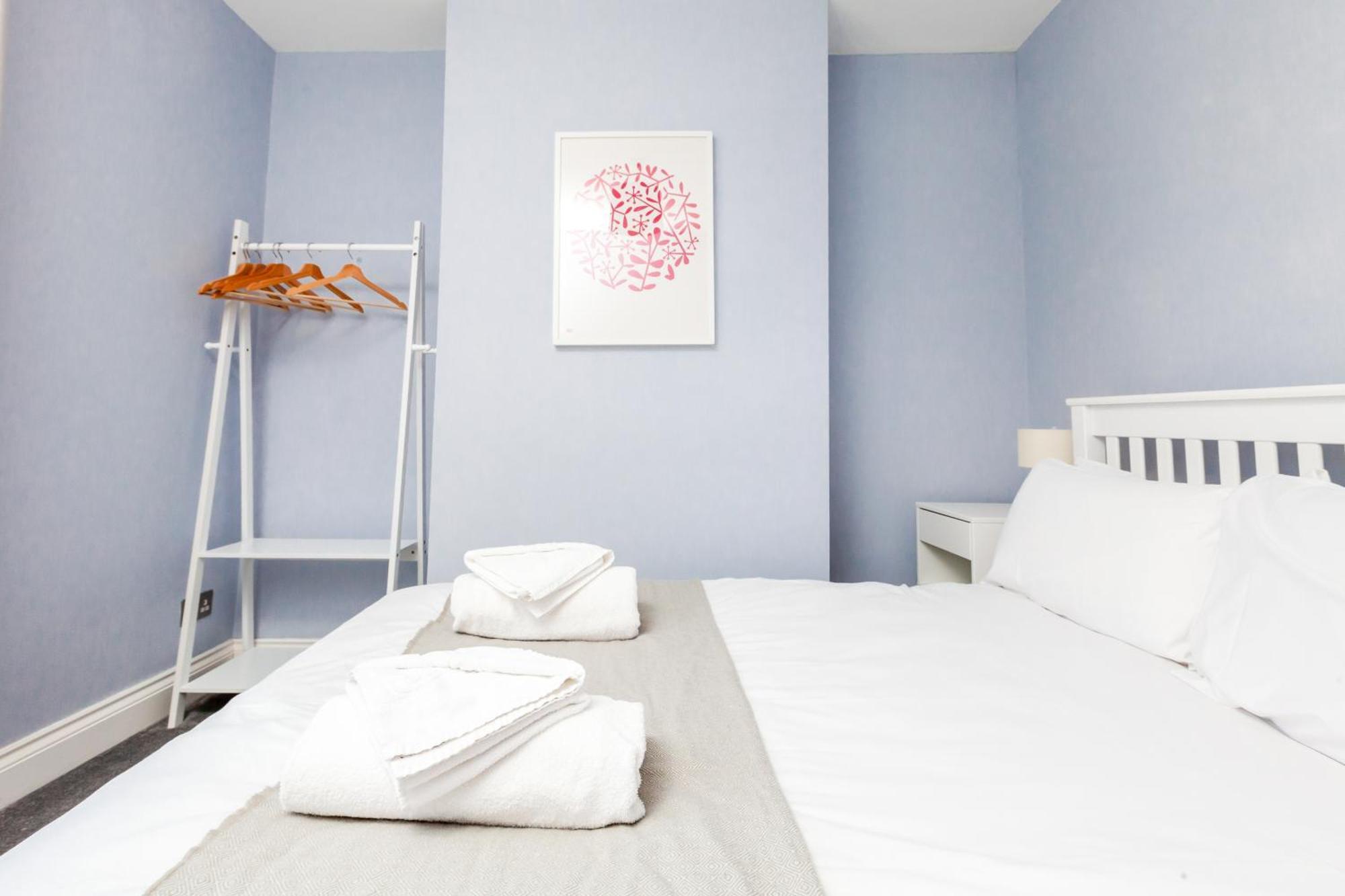 Modern And Stylish 2 Bedroom House In Apartment