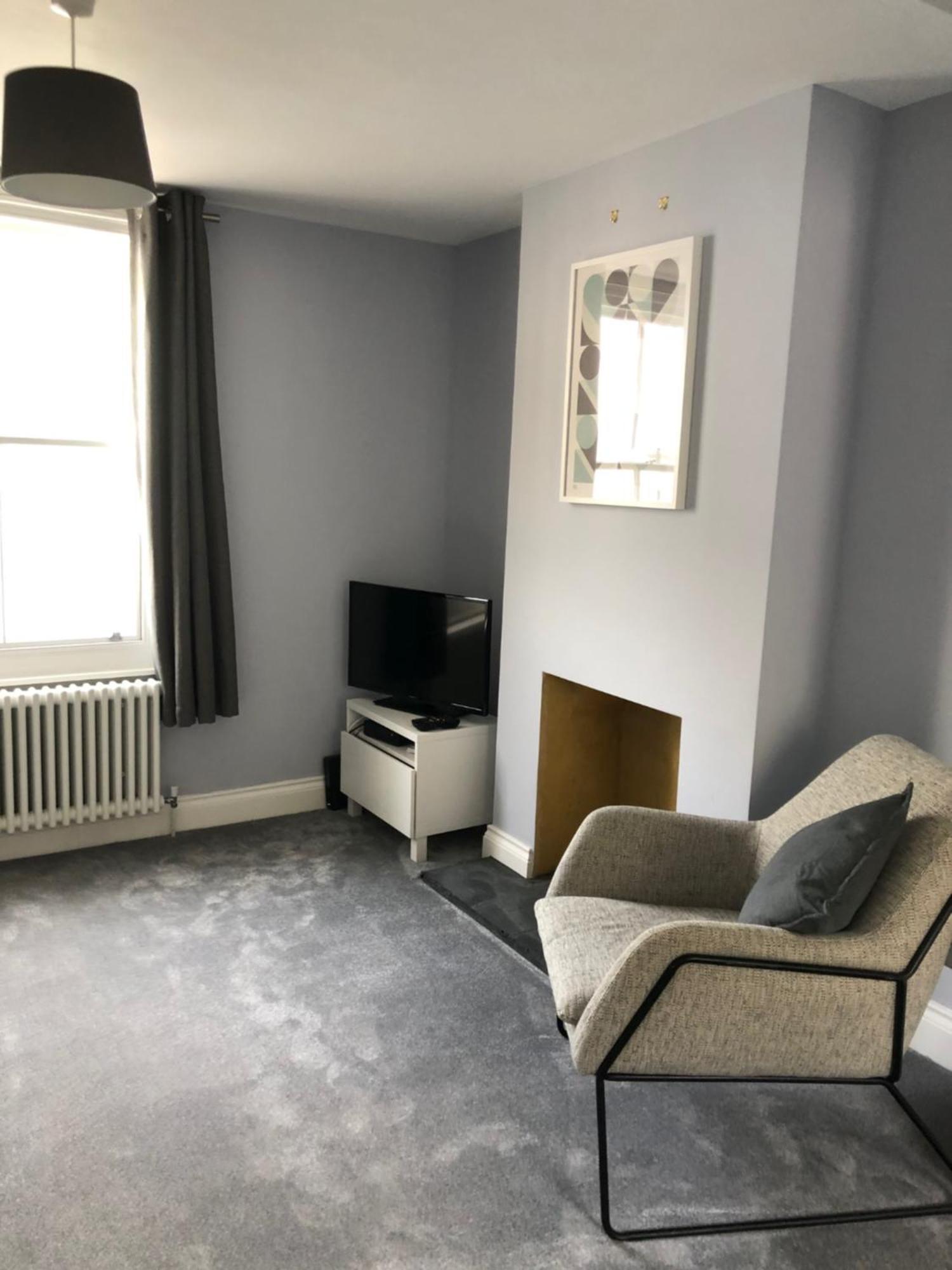 Modern And Stylish 2 Bedroom House In Apartment