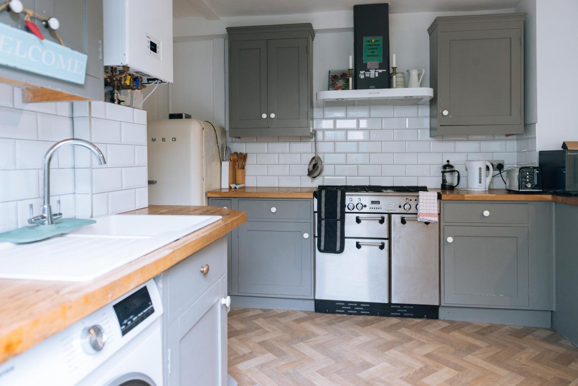 Inviting 1bd Flat - 20 Mins To Beach! Apartment