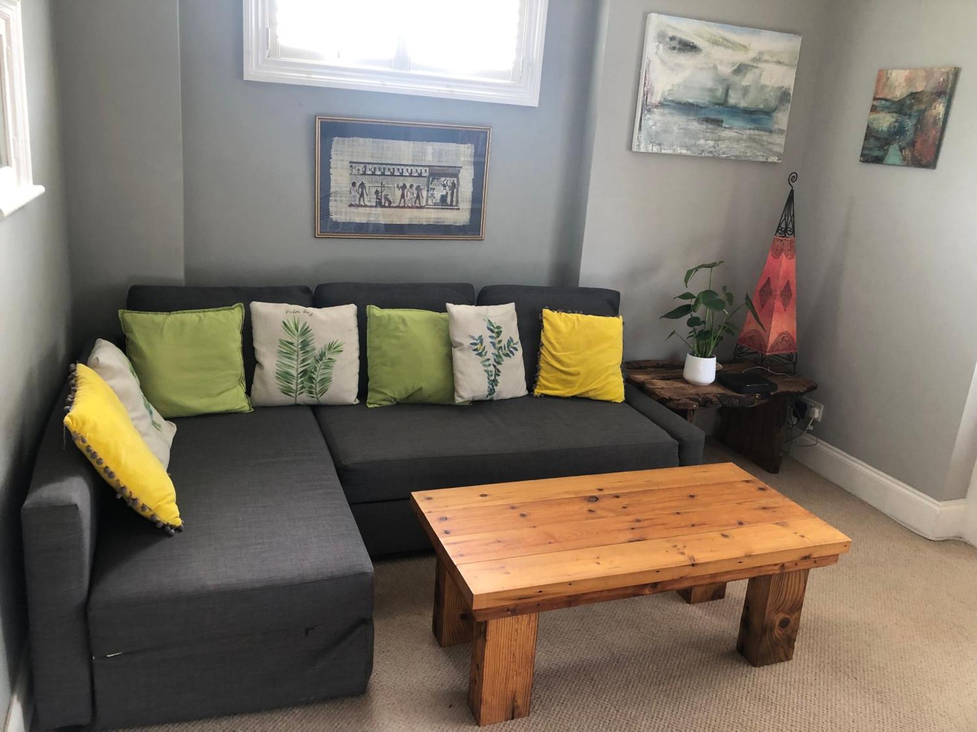 Inviting 1bd Flat - 20 Mins To Beach!