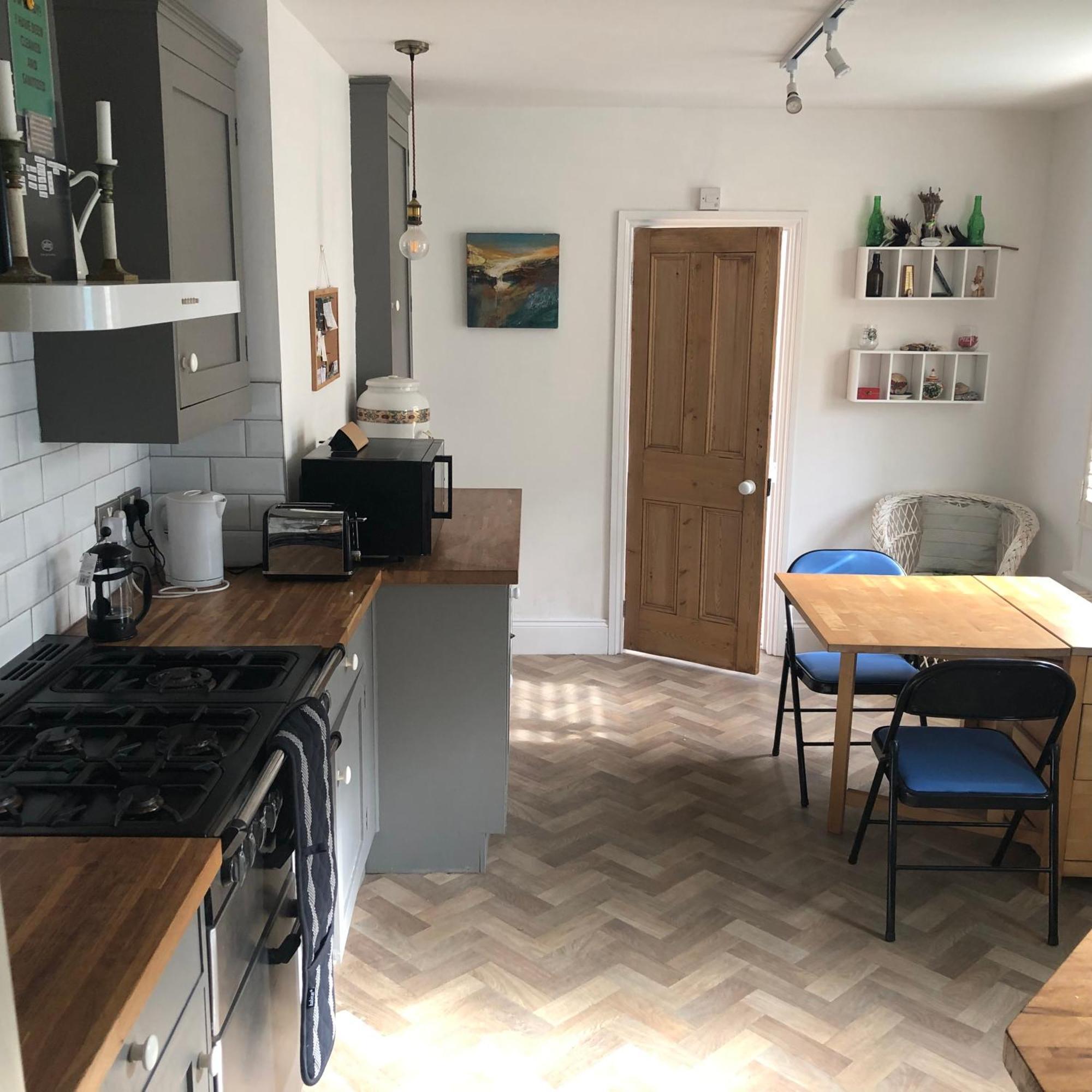 Apartment Inviting 1bd Flat - 20 Mins To Beach!