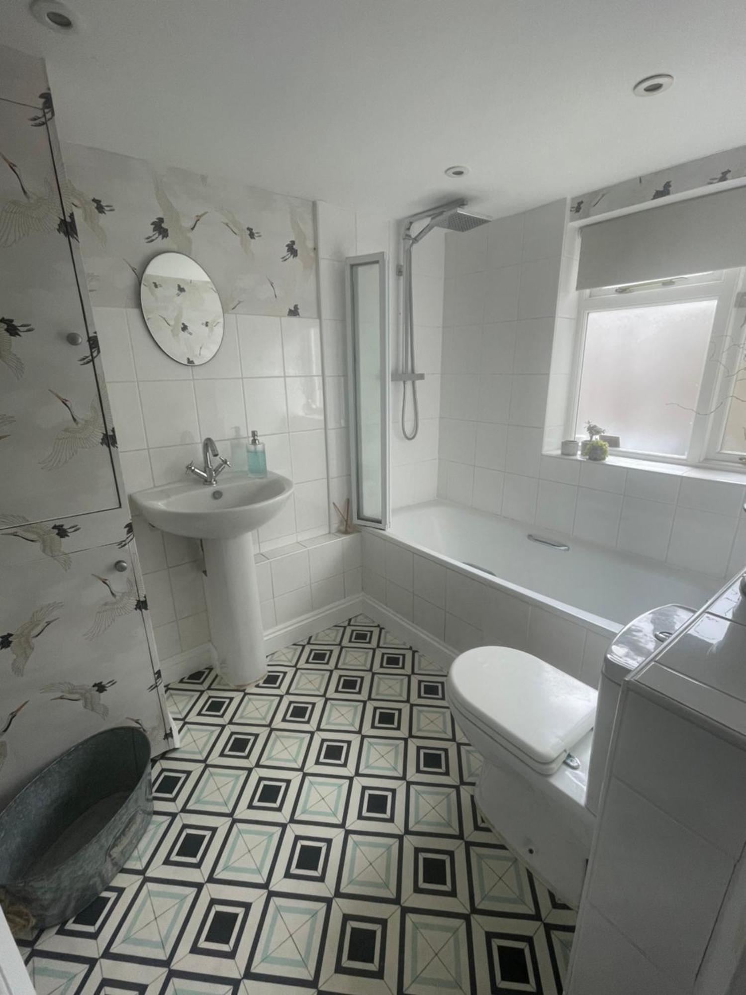 Poets Place - Lovely 4 Bedroom Townhouse With Garden Holiday home