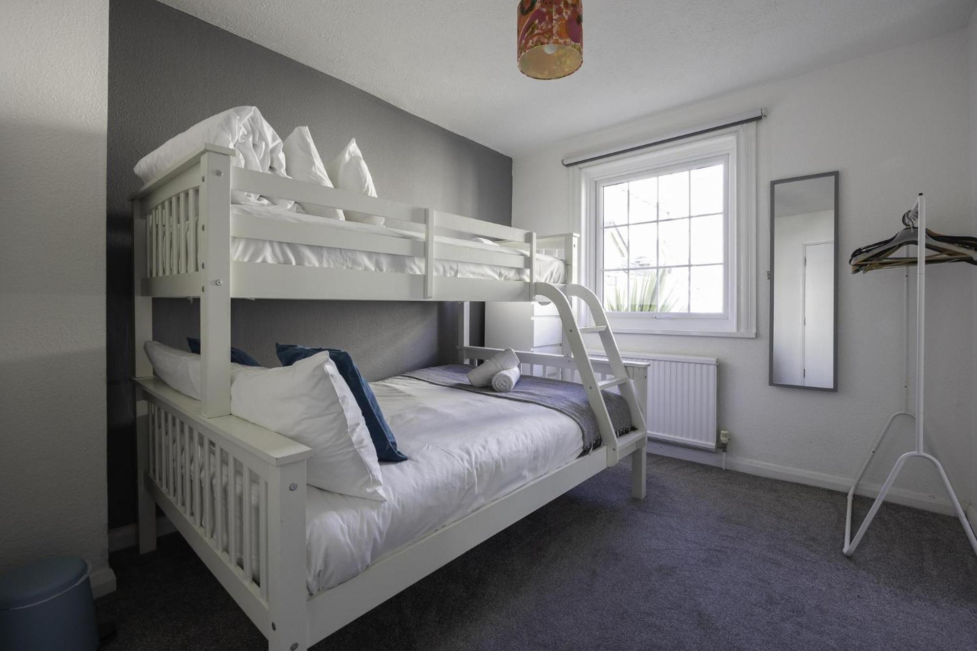 Myrtle With Free Parking By My Getaways Holiday home *