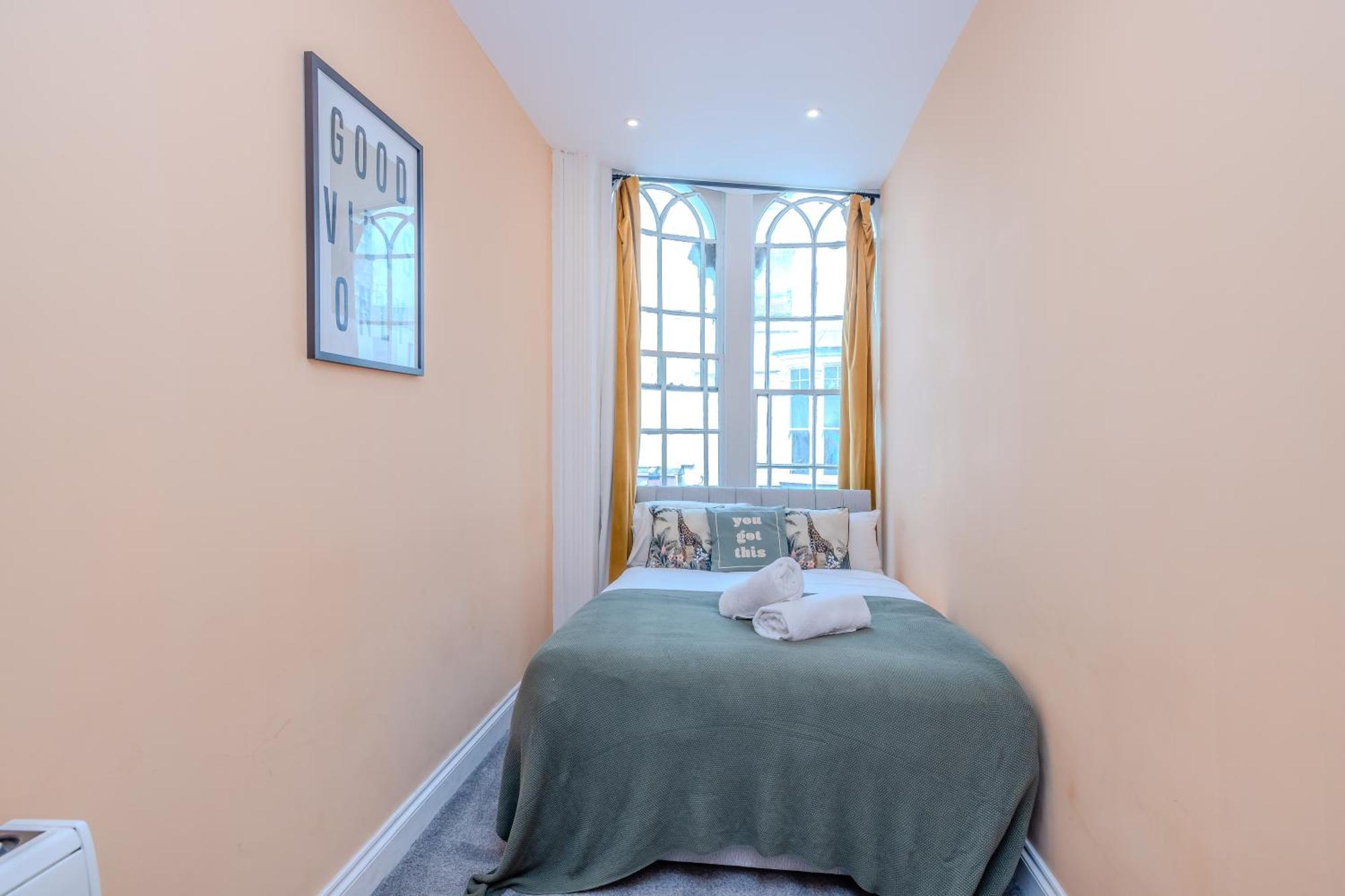 2 Bedroom Flat Next To *