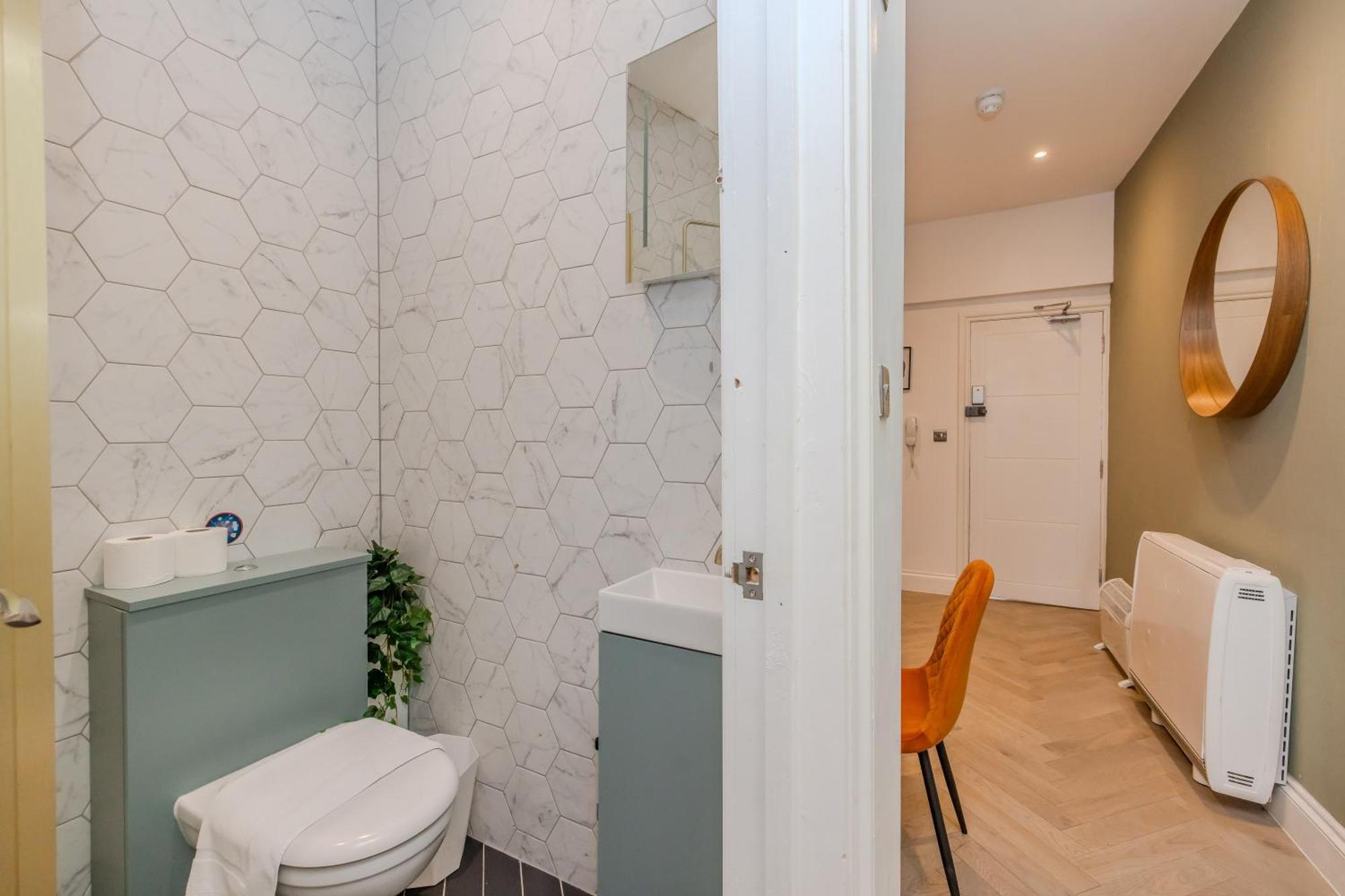 2 Bedroom Flat Next To Brighton