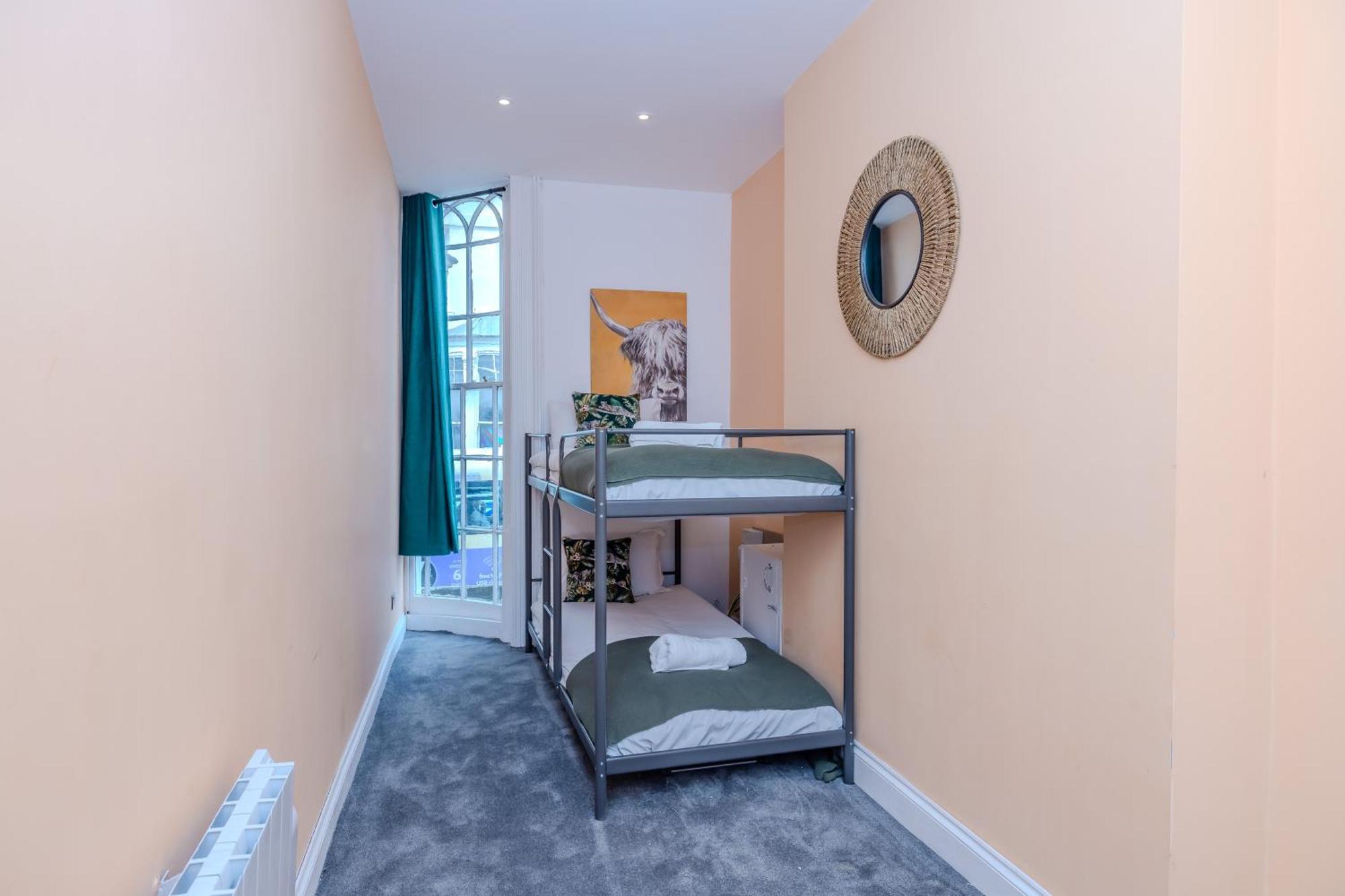 2 Bedroom Flat Next To
