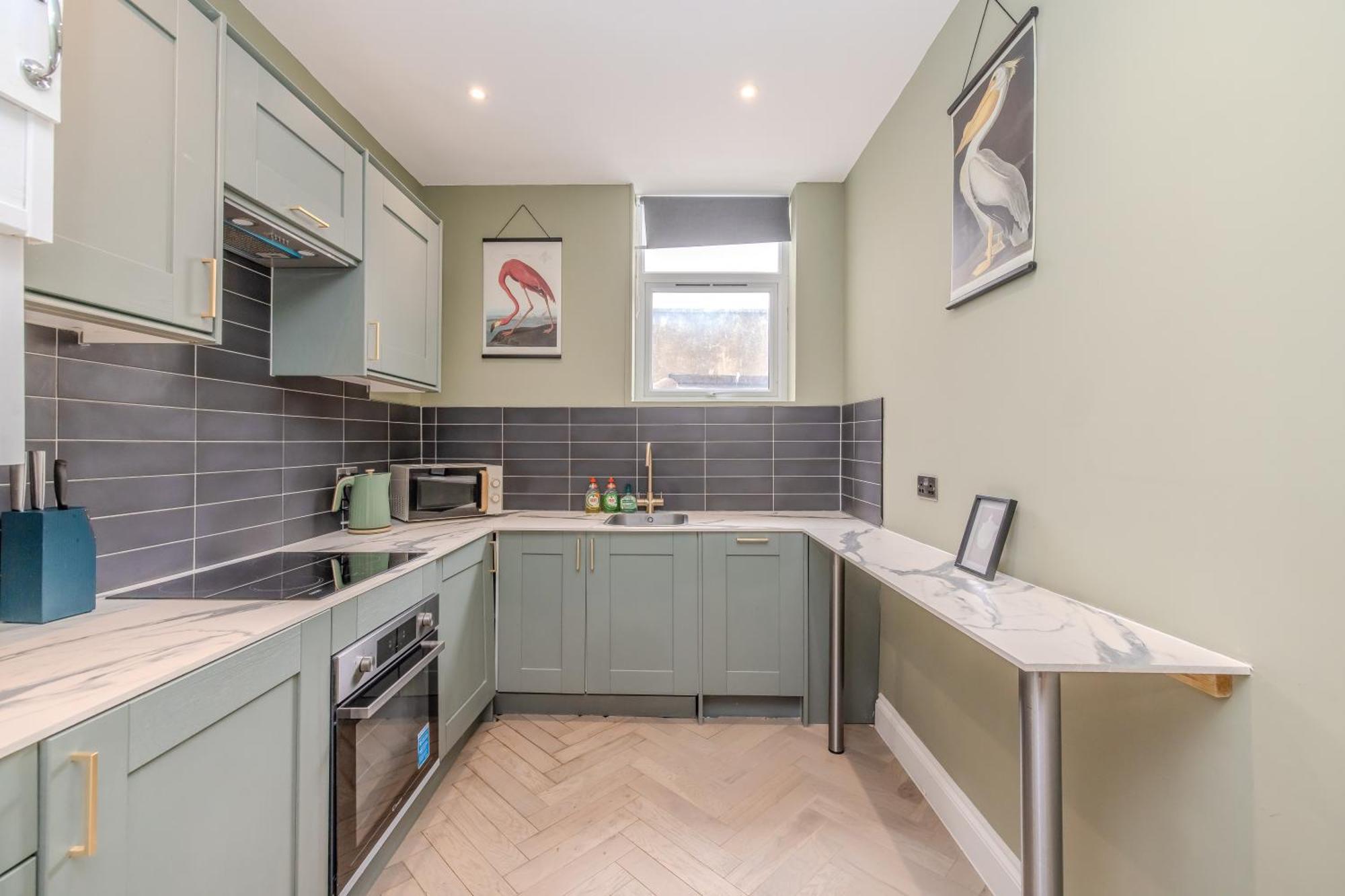 2 Bedroom Flat Next To