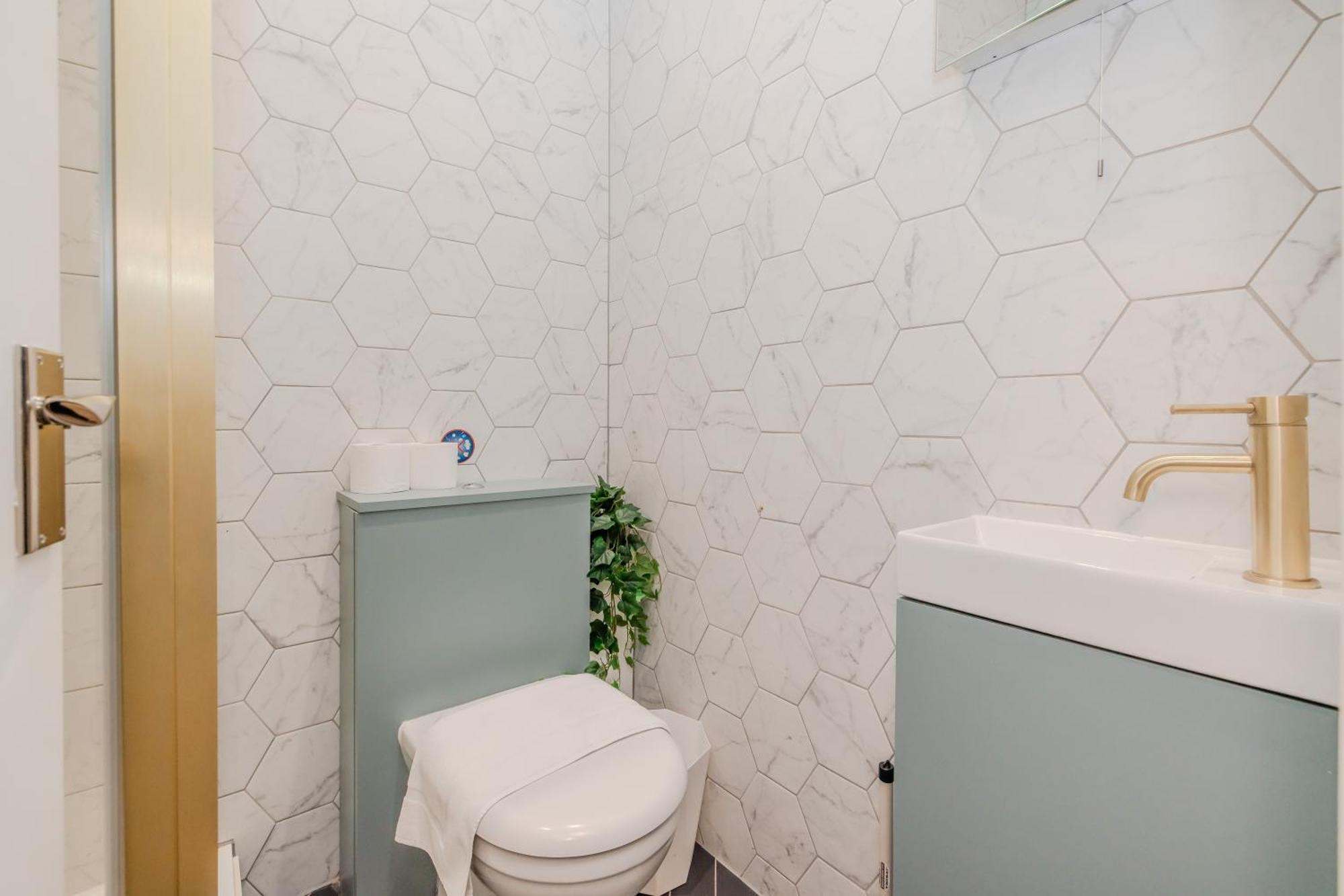 Apartment 2 Bedroom Flat Next To *