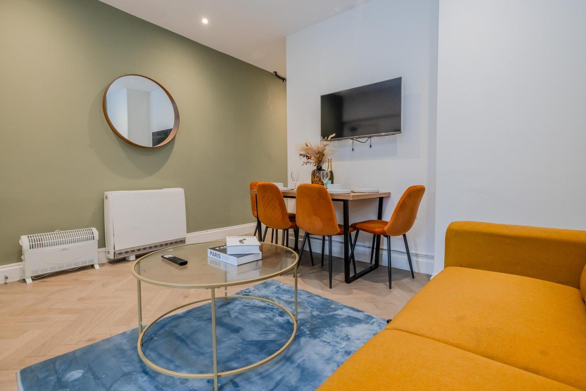 2 Bedroom Flat Next To Apartment *