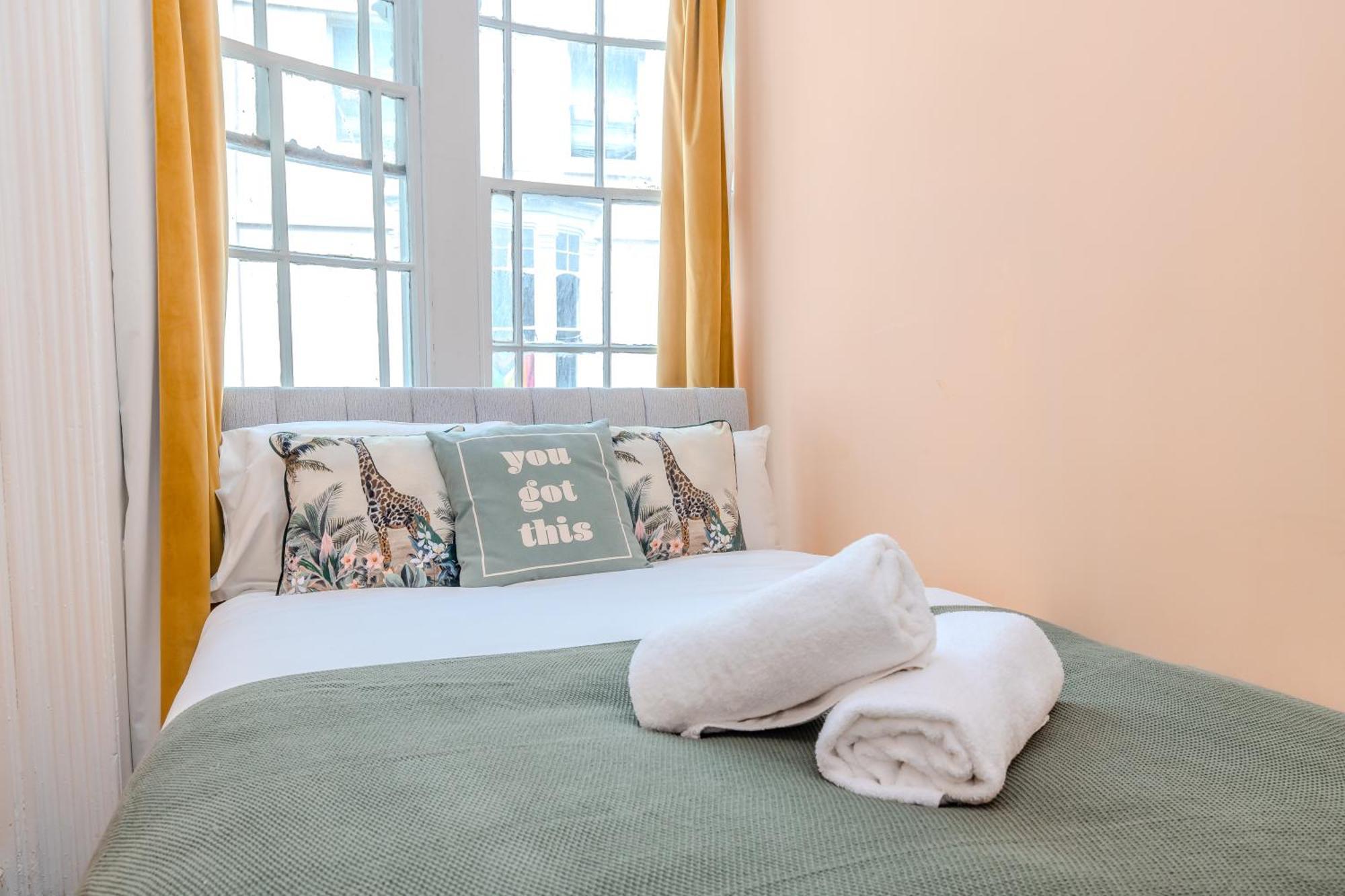2 Bedroom Flat Next To Apartment Brighton