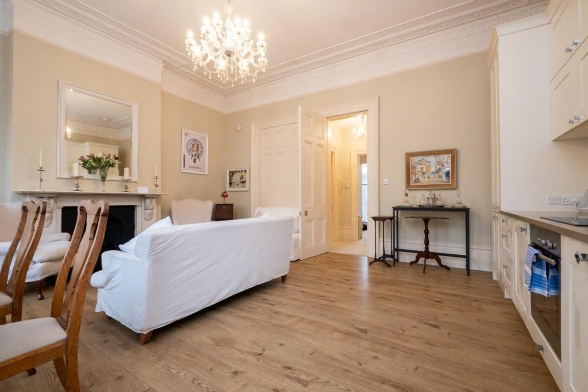 Host & - Brunswick Sea View Apartment