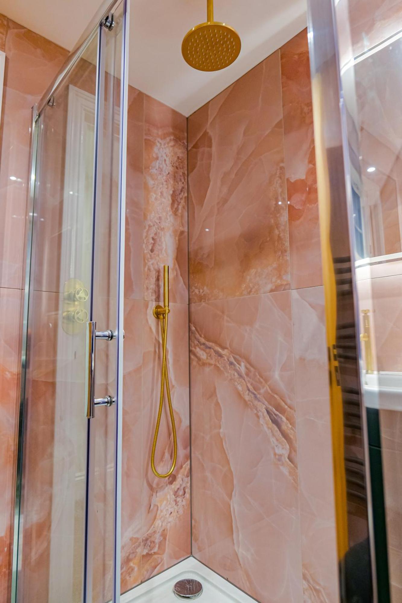 Hyacinth - Luxury Apartment