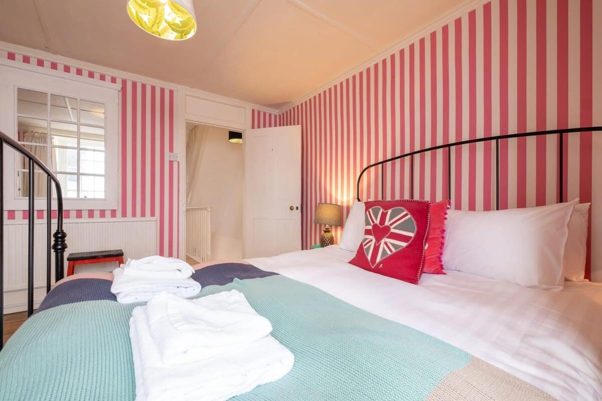 Holiday home Host & - George Street Townhouse