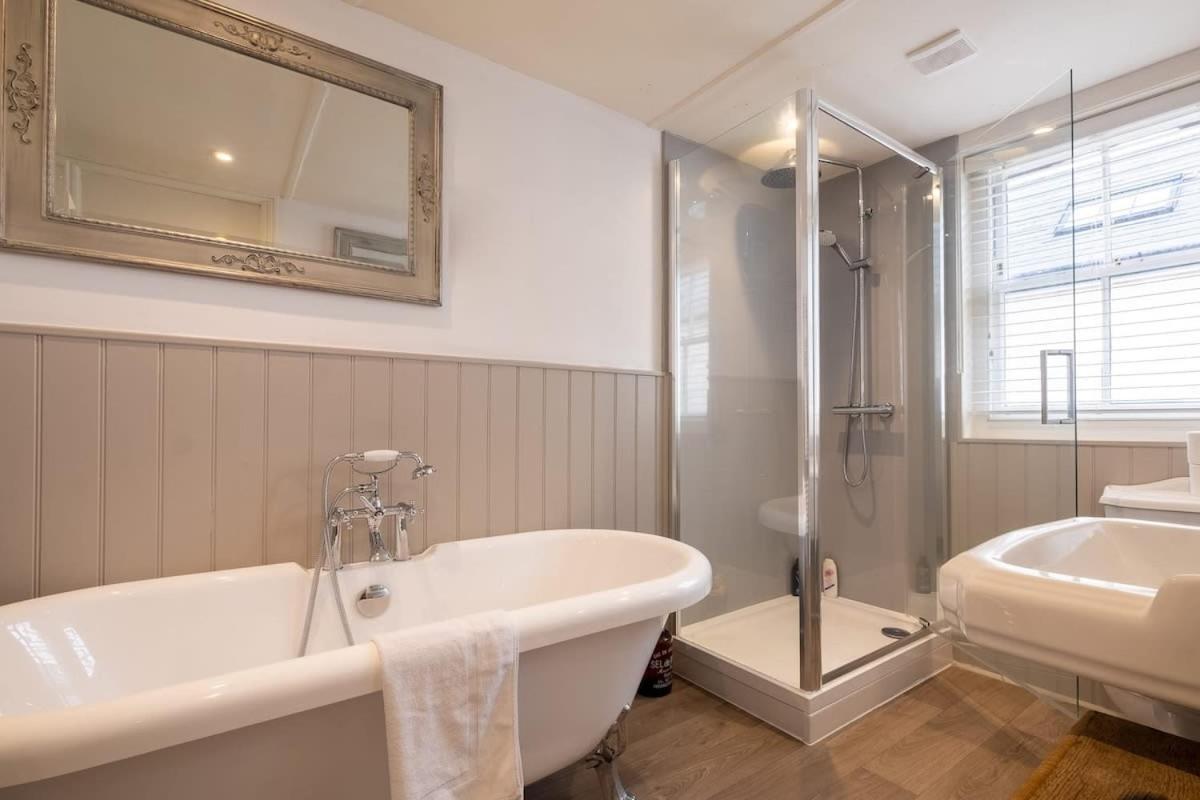 Host & - George Street Townhouse *