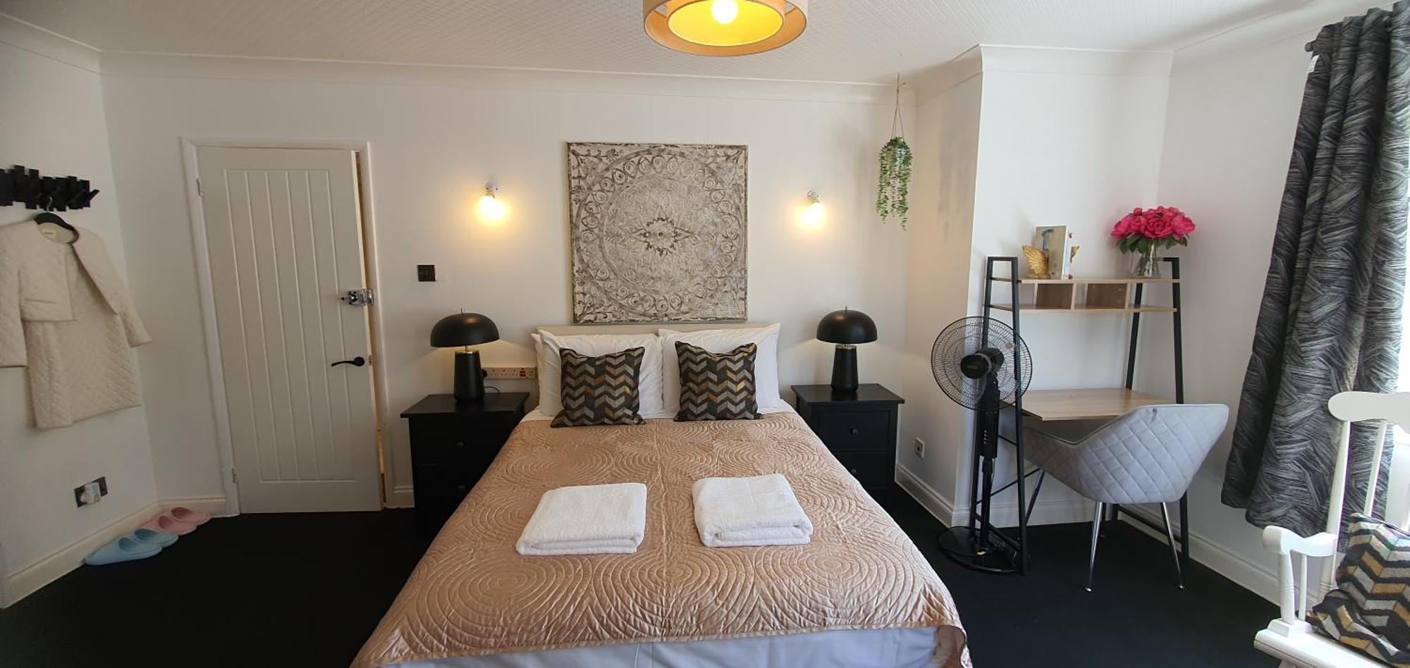 Rose - Free Parking Ensuite Near Uni Homestay
