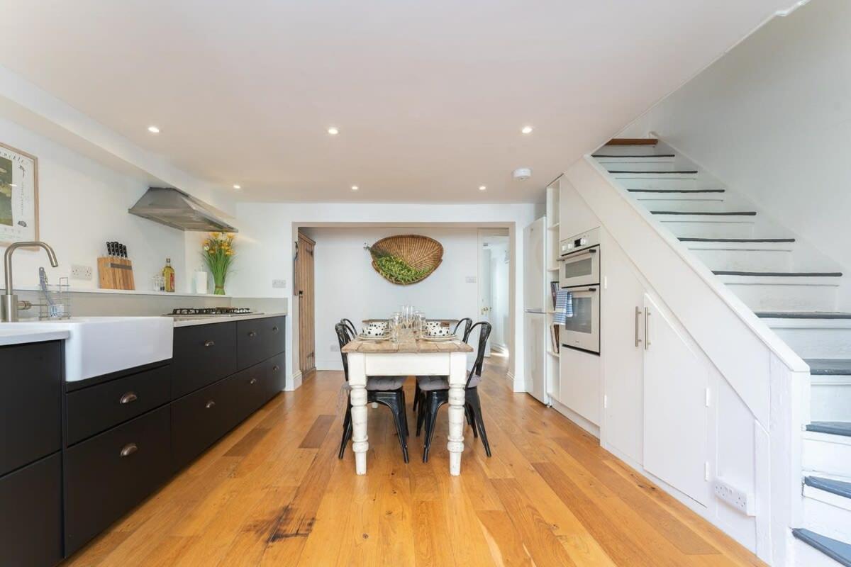 Host & - Sunny Terrace On Robert Street Holiday home *