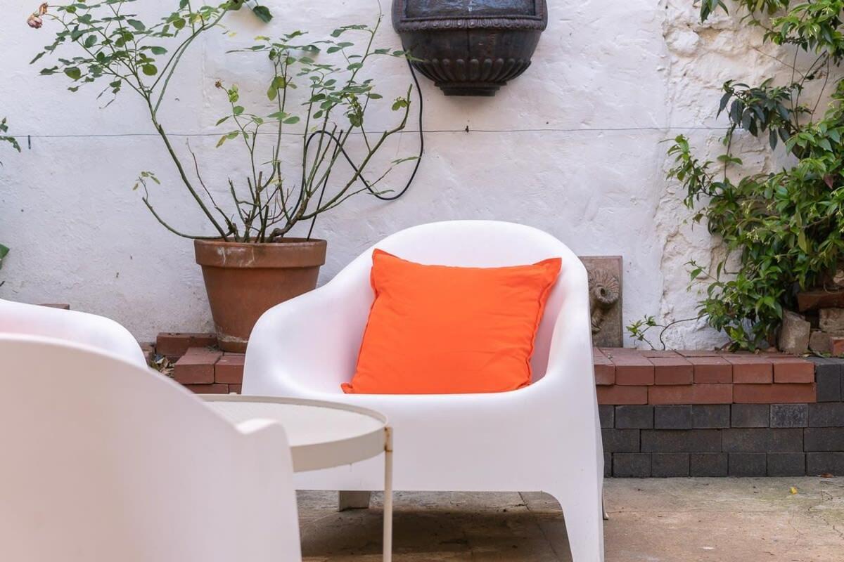 Holiday home Host & - Sunny Terrace On Robert Street *