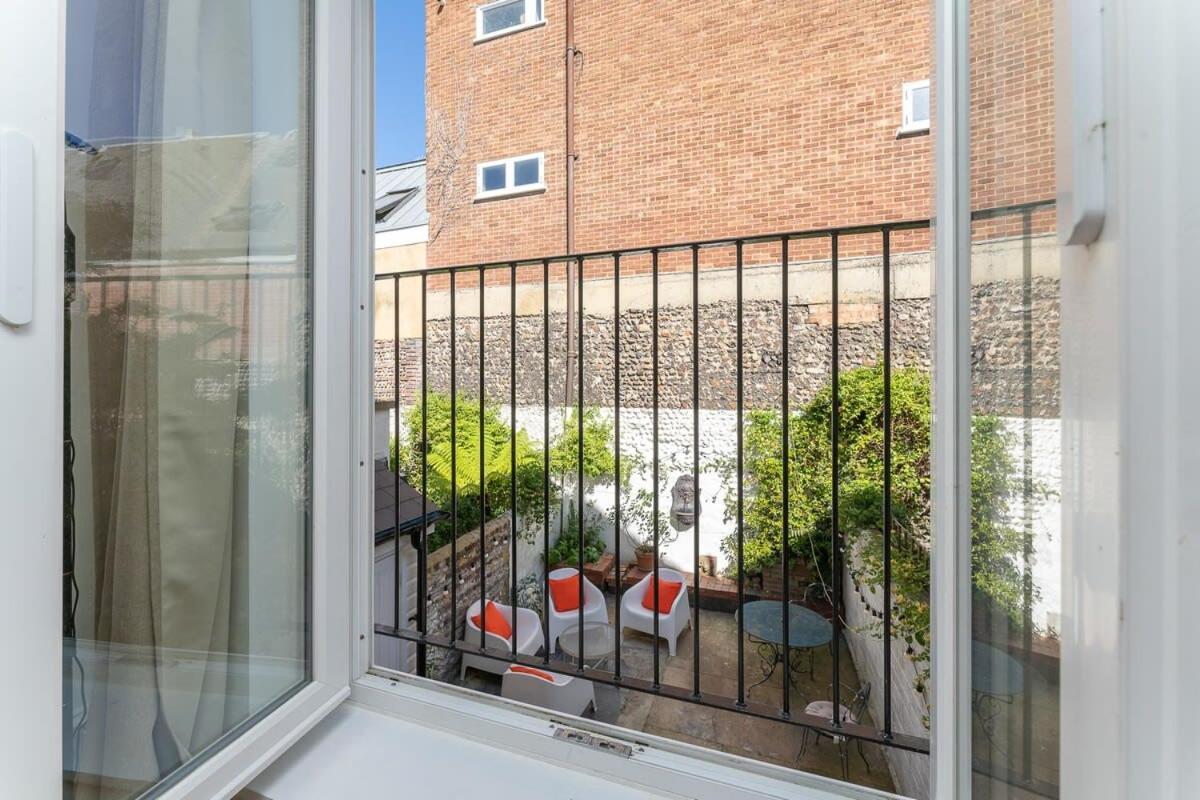 Host & - Sunny Terrace On Robert Street