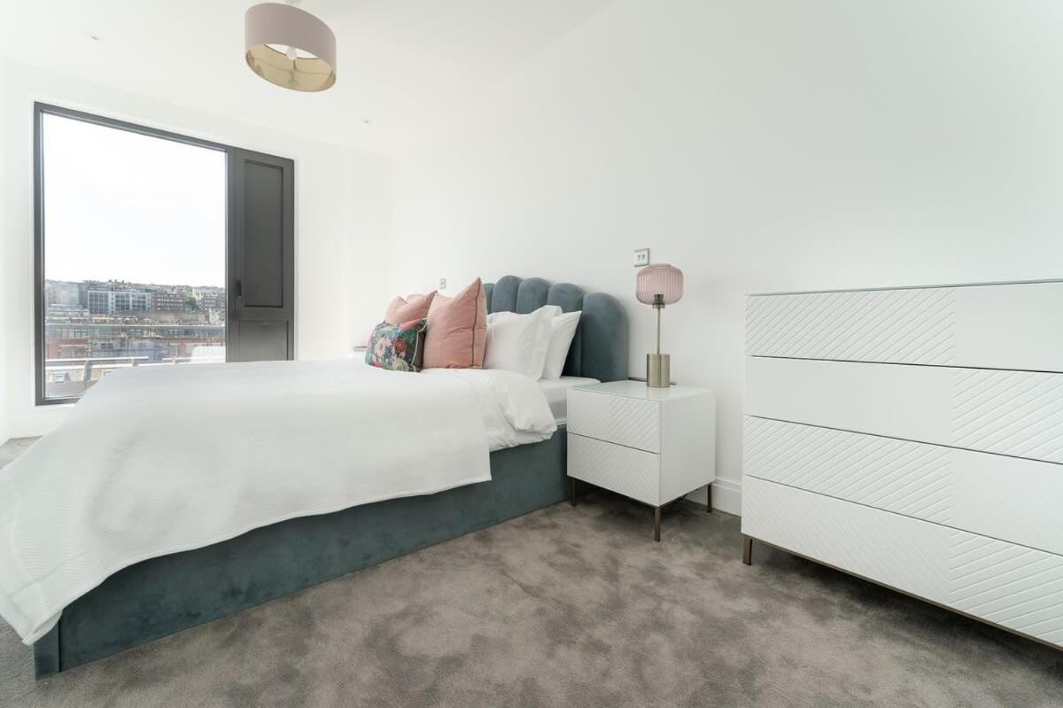 Host & - Astoria Brighton