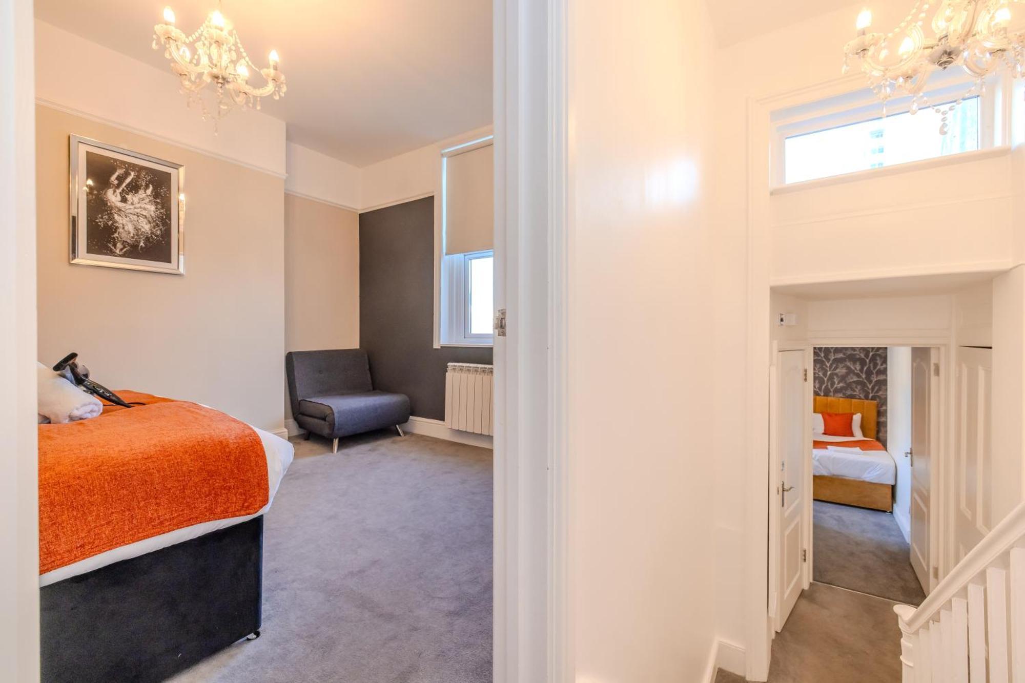 2 Bedroom Morden Flat Next To & Shopping Center