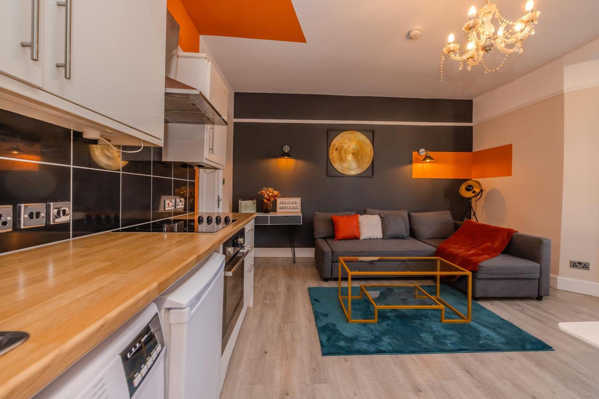 Apartment 2 Bedroom Morden Flat Next To & Shopping Center Brighton