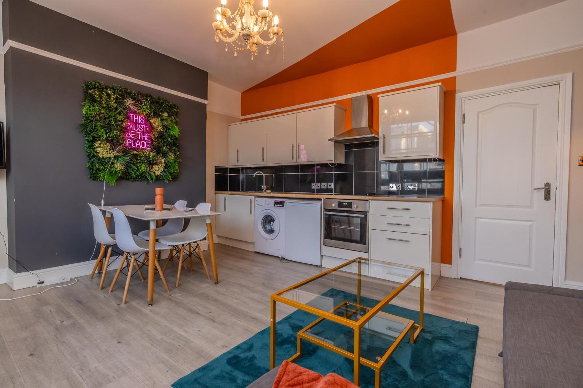 2 Bedroom Morden Flat Next To & Shopping Center * Brighton