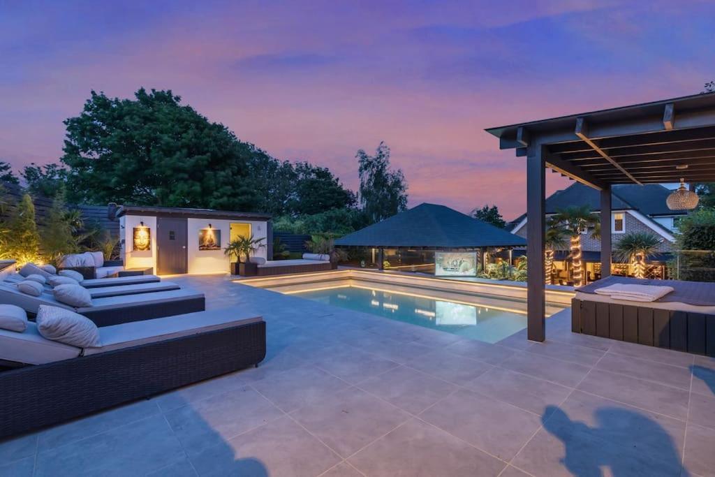 Blissfully Luxe Abode For Unforgettable Memories Holiday home *