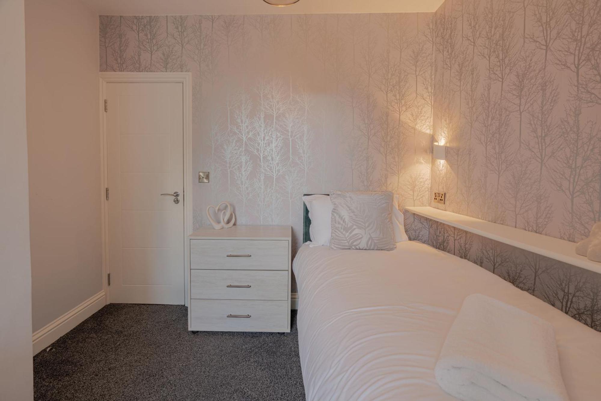 Apartment 3 Bedroom By Primal Estates Short Lets In *