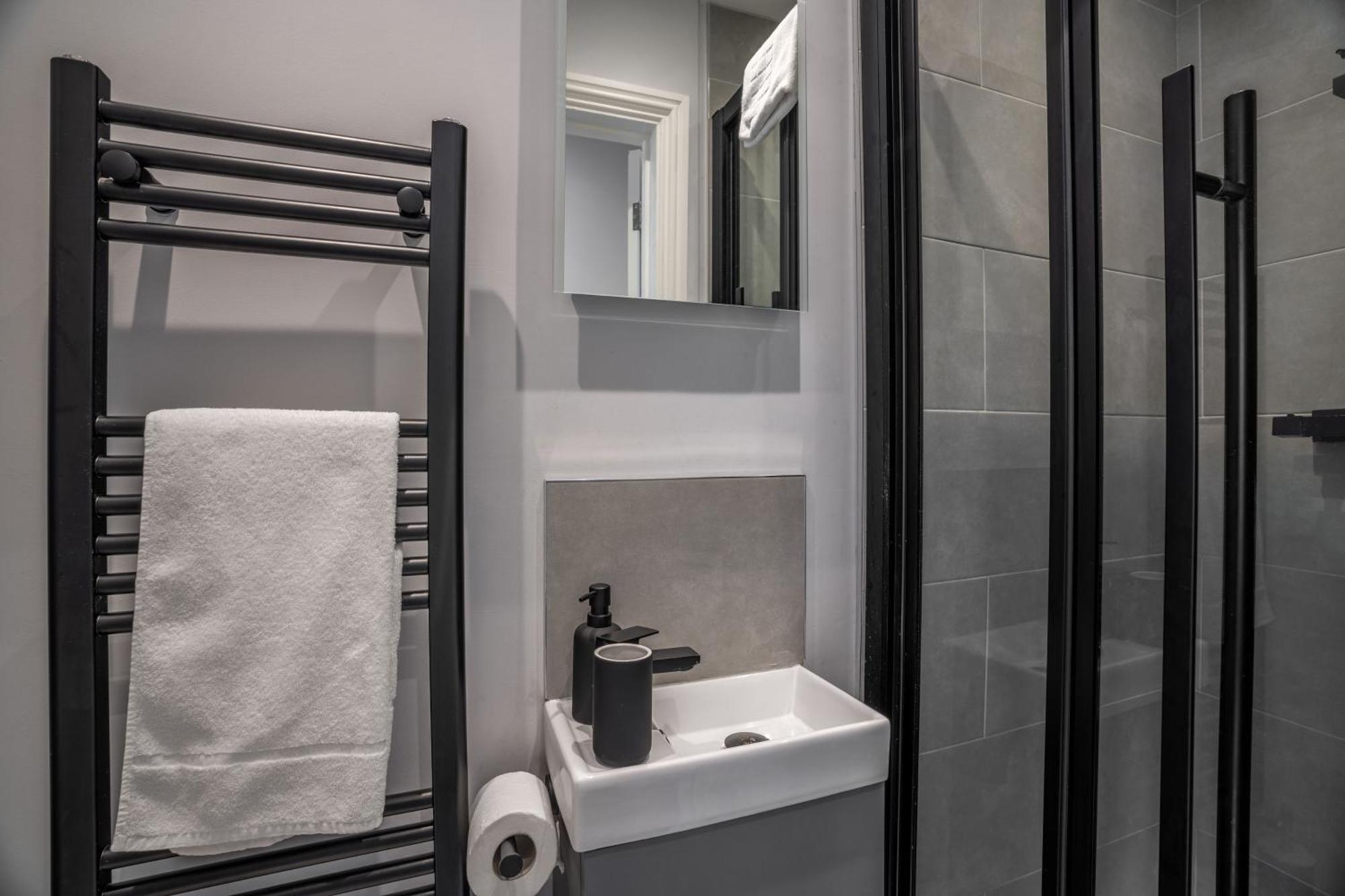 Apartment 3 Bedroom By Primal Estates Short Lets In Brighton
