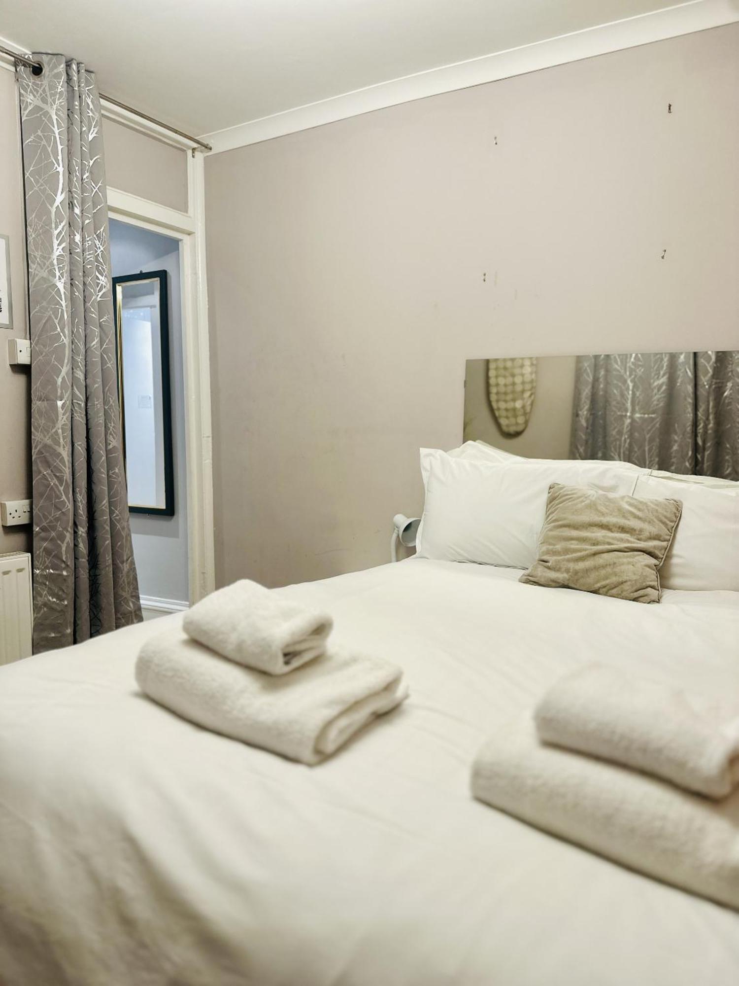 Seafront Party Houses For Hens, Stags & Groups Apartment Brighton