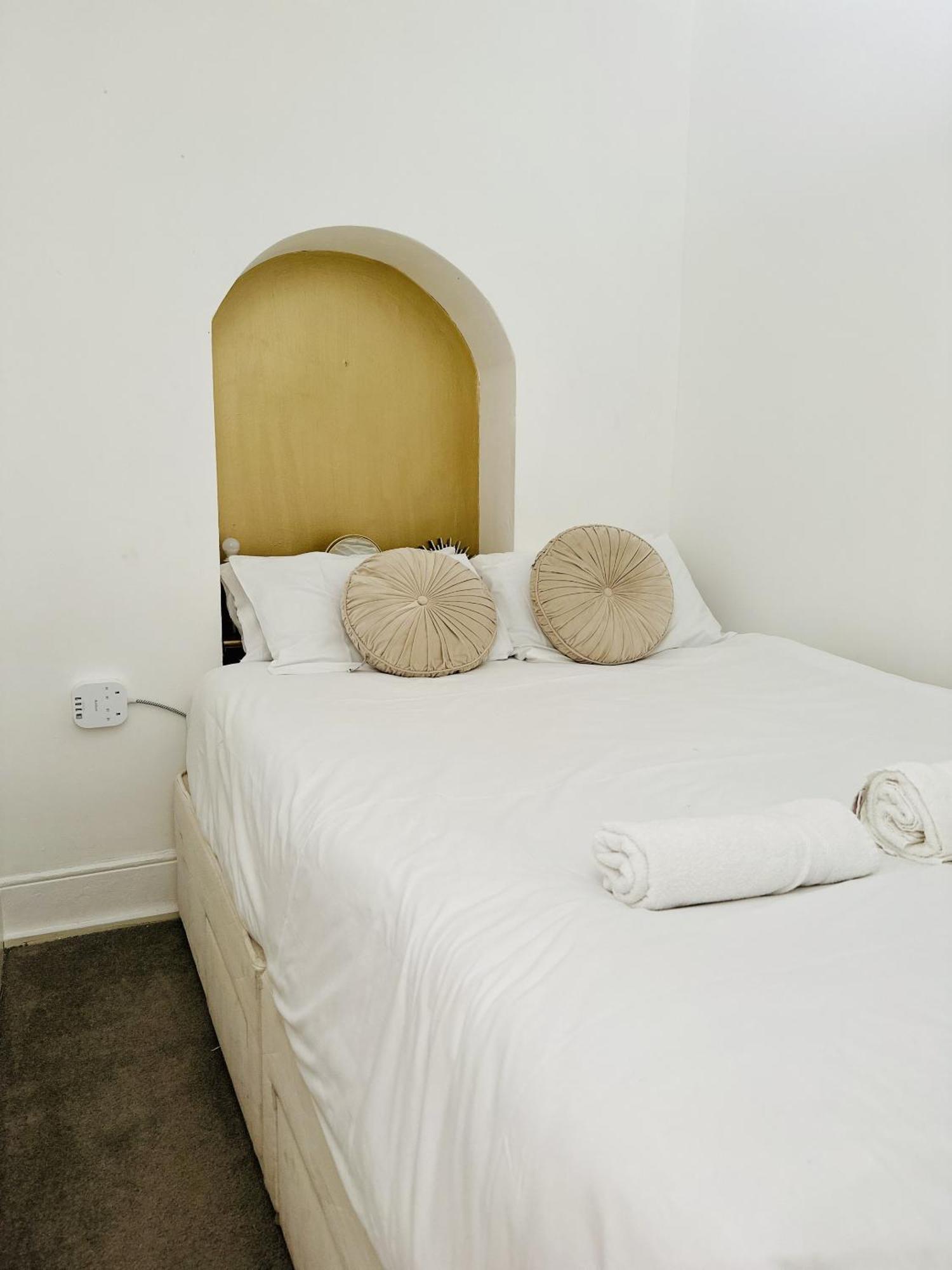 Seafront Party Houses For Hens, Stags & Groups Apartment *