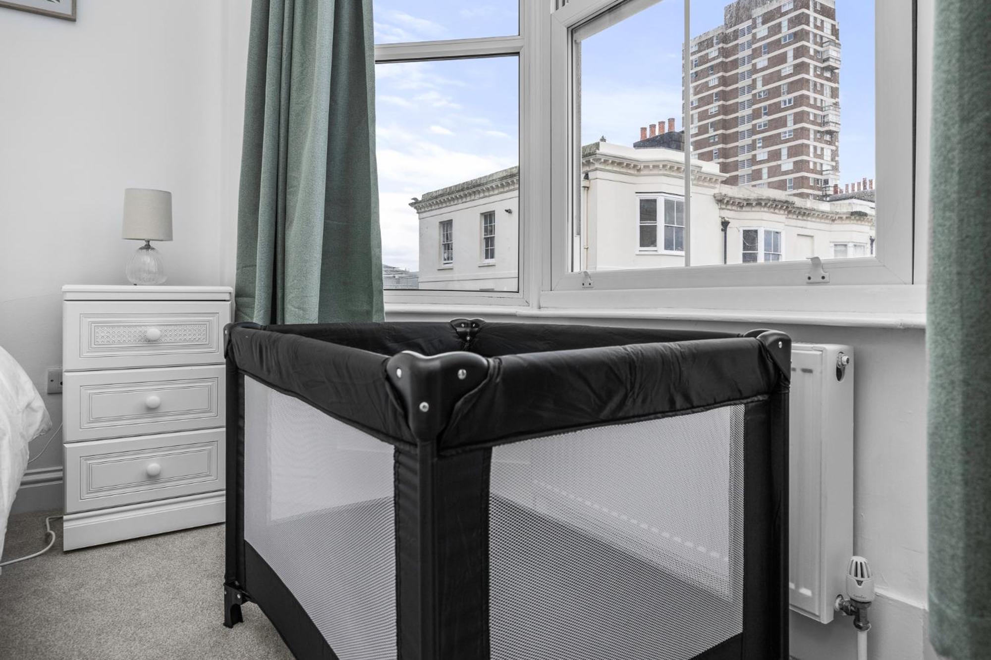 2 Bedroom Flat - With King Sized Beds, Netflix And Sky - Perfect For Contractors, Vacation Guests Or Those Relocating Brighton