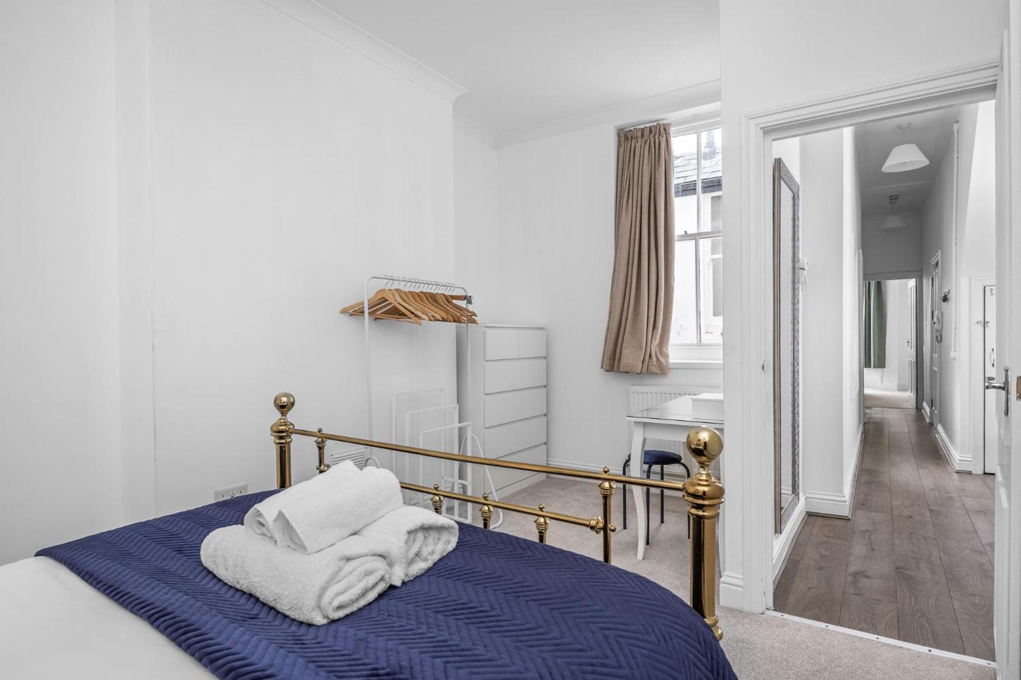 2 Bedroom Flat - With King Sized Beds, Netflix And Sky - Perfect For Contractors, Vacation Guests Or Those Relocating Apartment