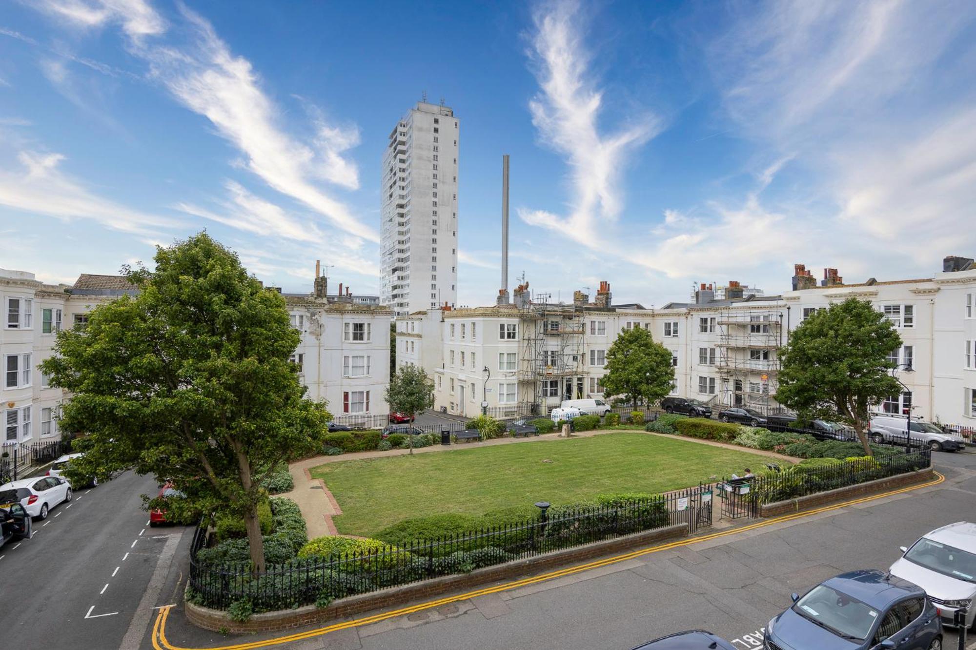 2 Bedroom Flat - With King Sized Beds, Netflix And Sky - Perfect For Contractors, Vacation Guests Or Those Relocating Apartment *