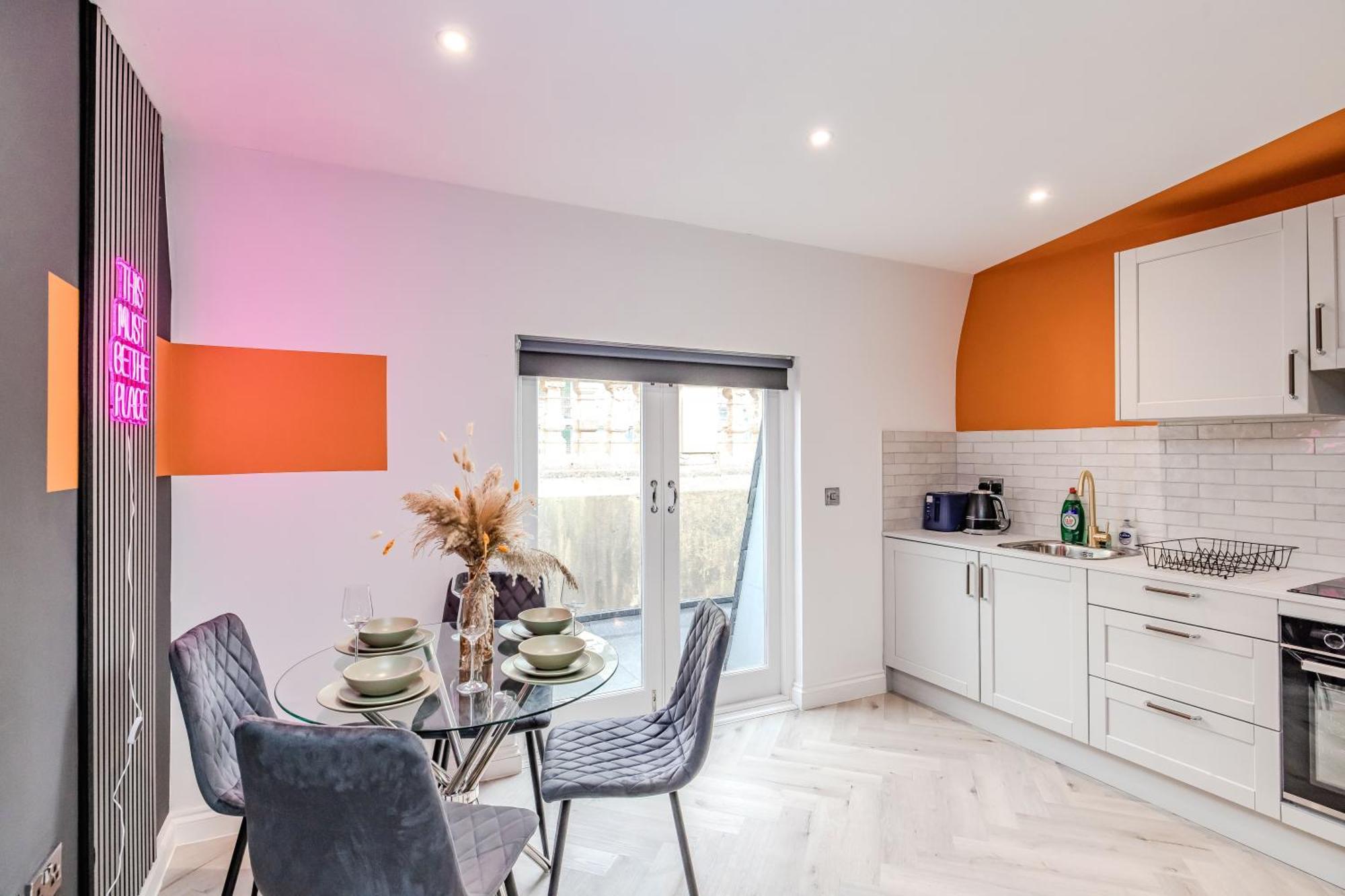 Luxury 1 Bed With Balcony In Next To Sleep 4 Apartment Brighton