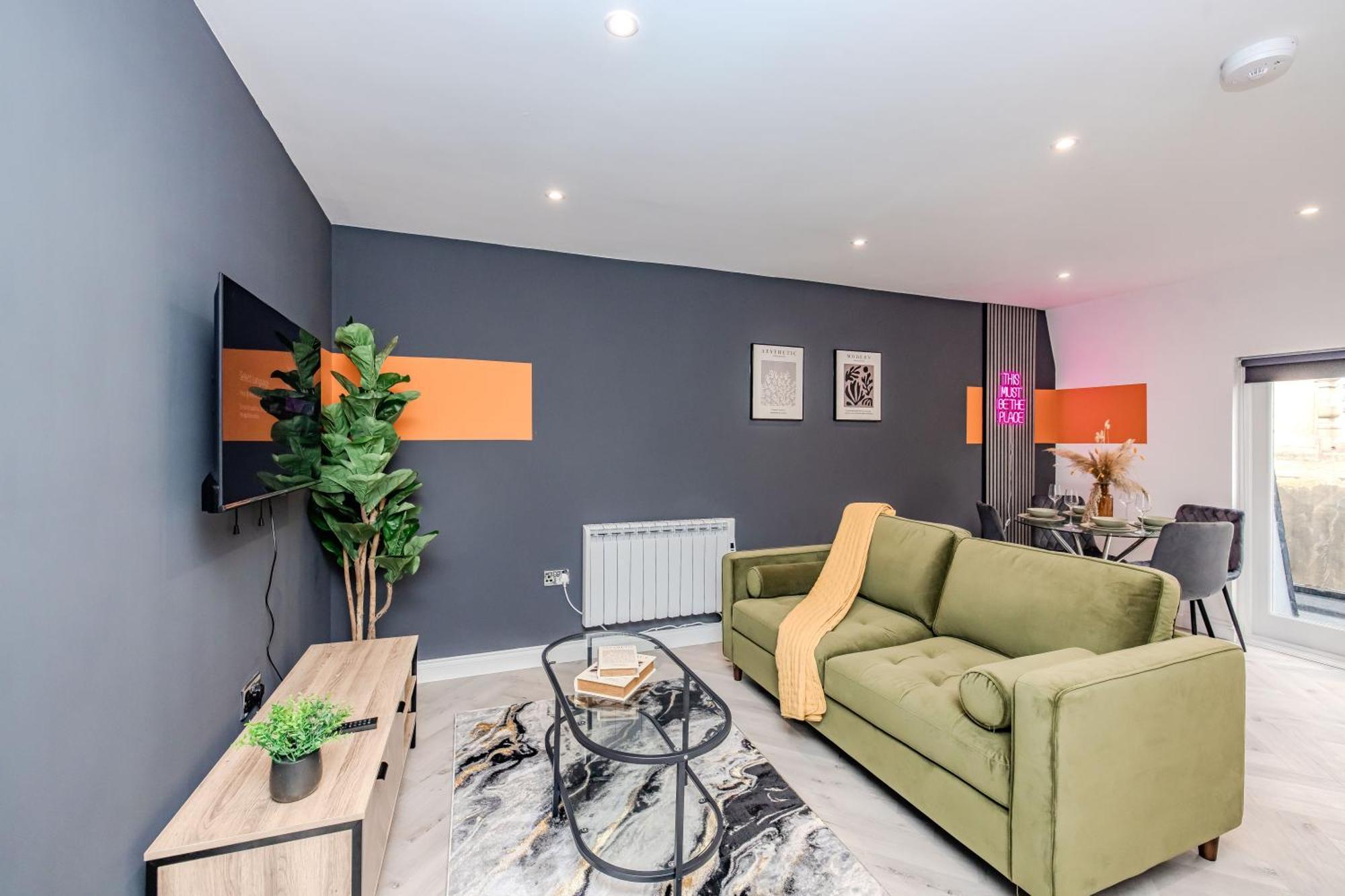 Luxury 1 Bed With Balcony In Next To Sleep 4 Apartment *
